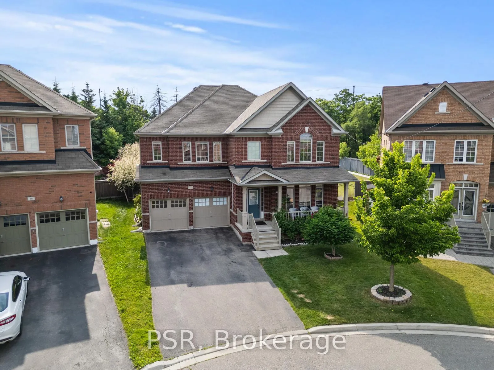 Photo 3 of 12 Danfield Court, Brampton, Credit Valley — HOMEH