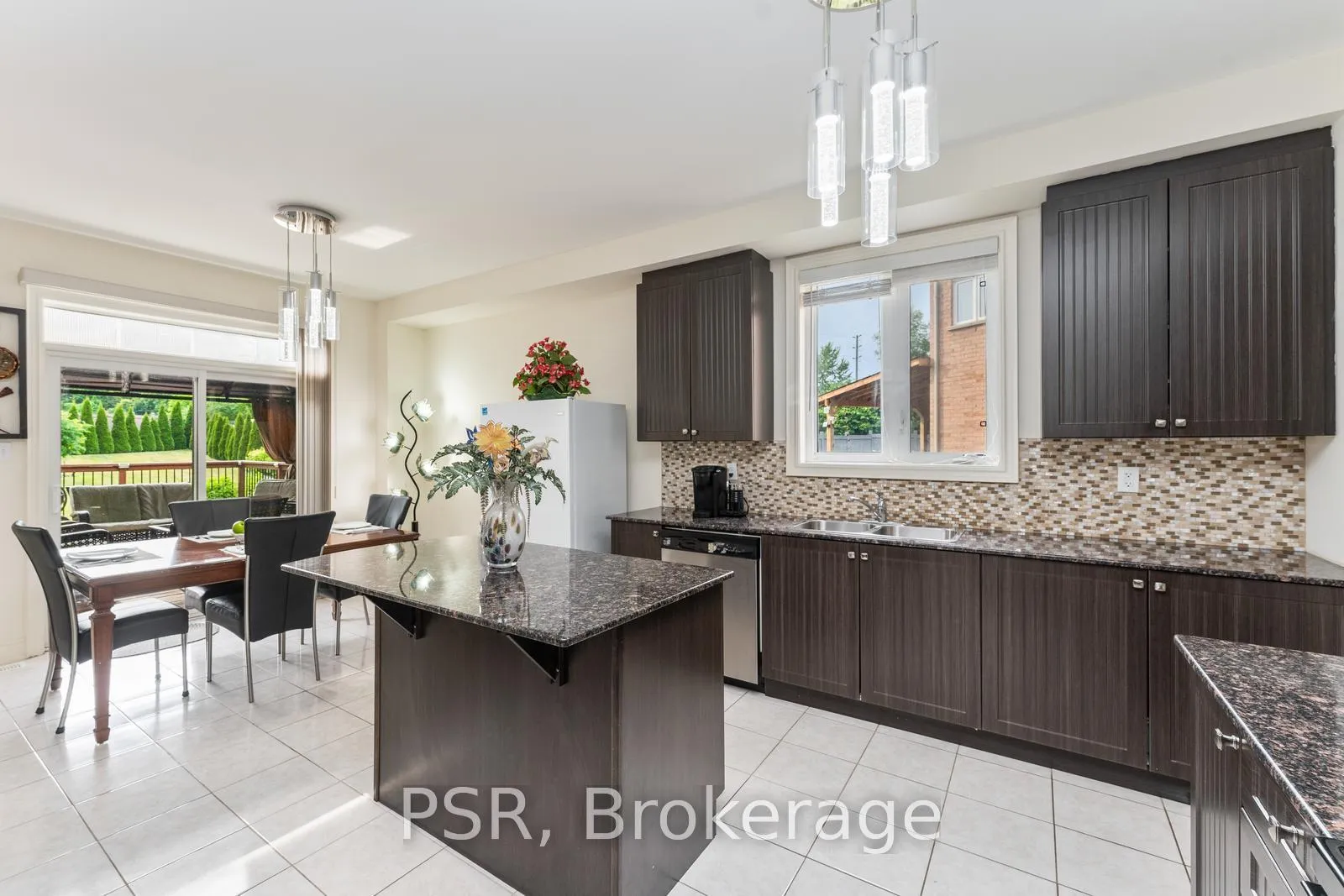 Photo 9 of 12 Danfield Court, Brampton, Credit Valley — HOMEH