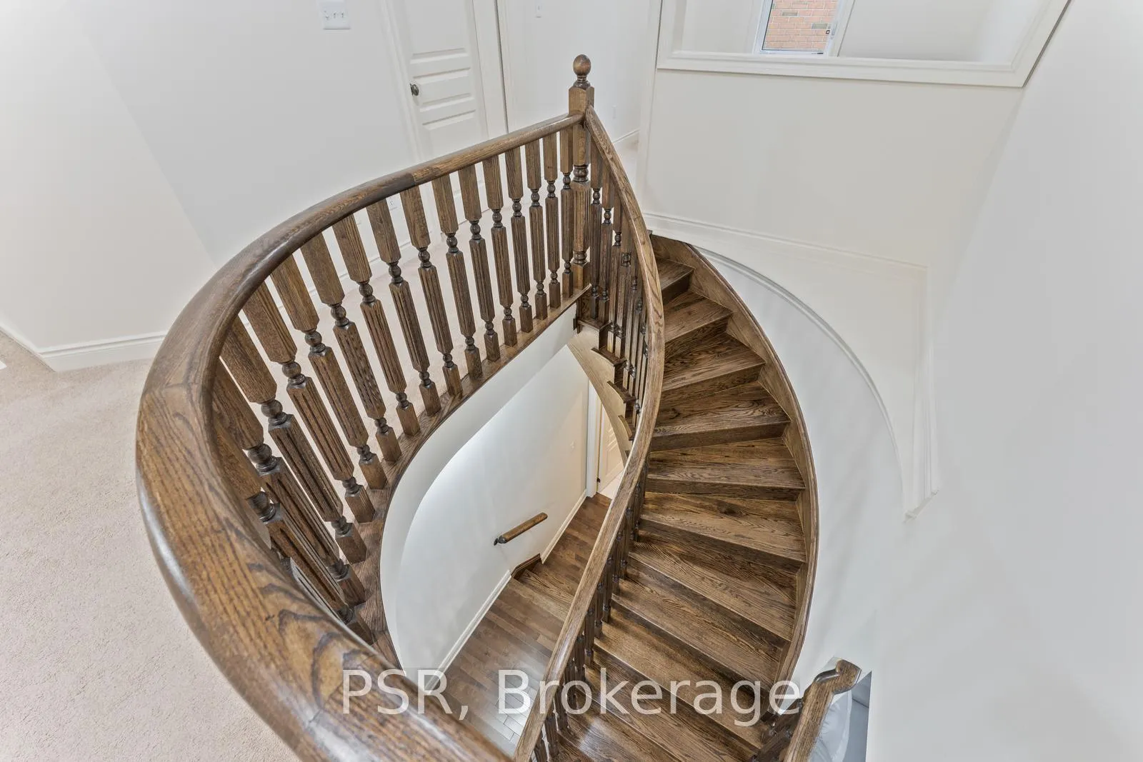 Photo 15 of 12 Danfield Court, Brampton, Credit Valley — HOMEH