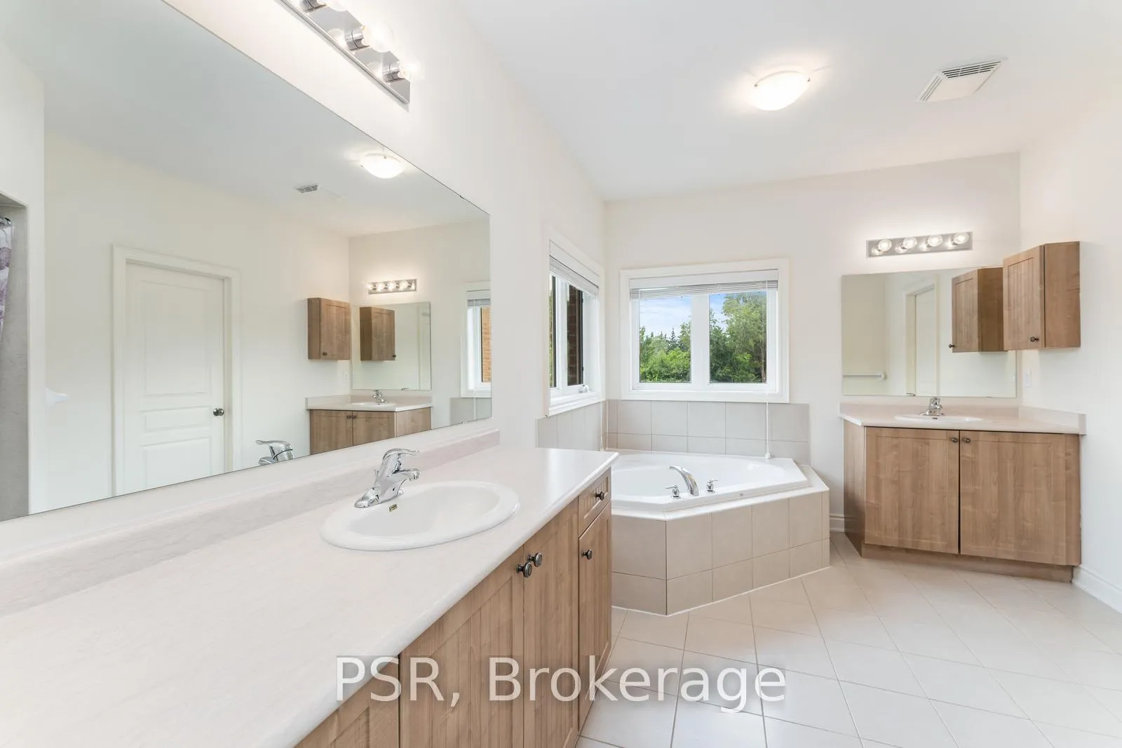 Photo 18 of 12 Danfield Court, Brampton, Credit Valley — HOMEH