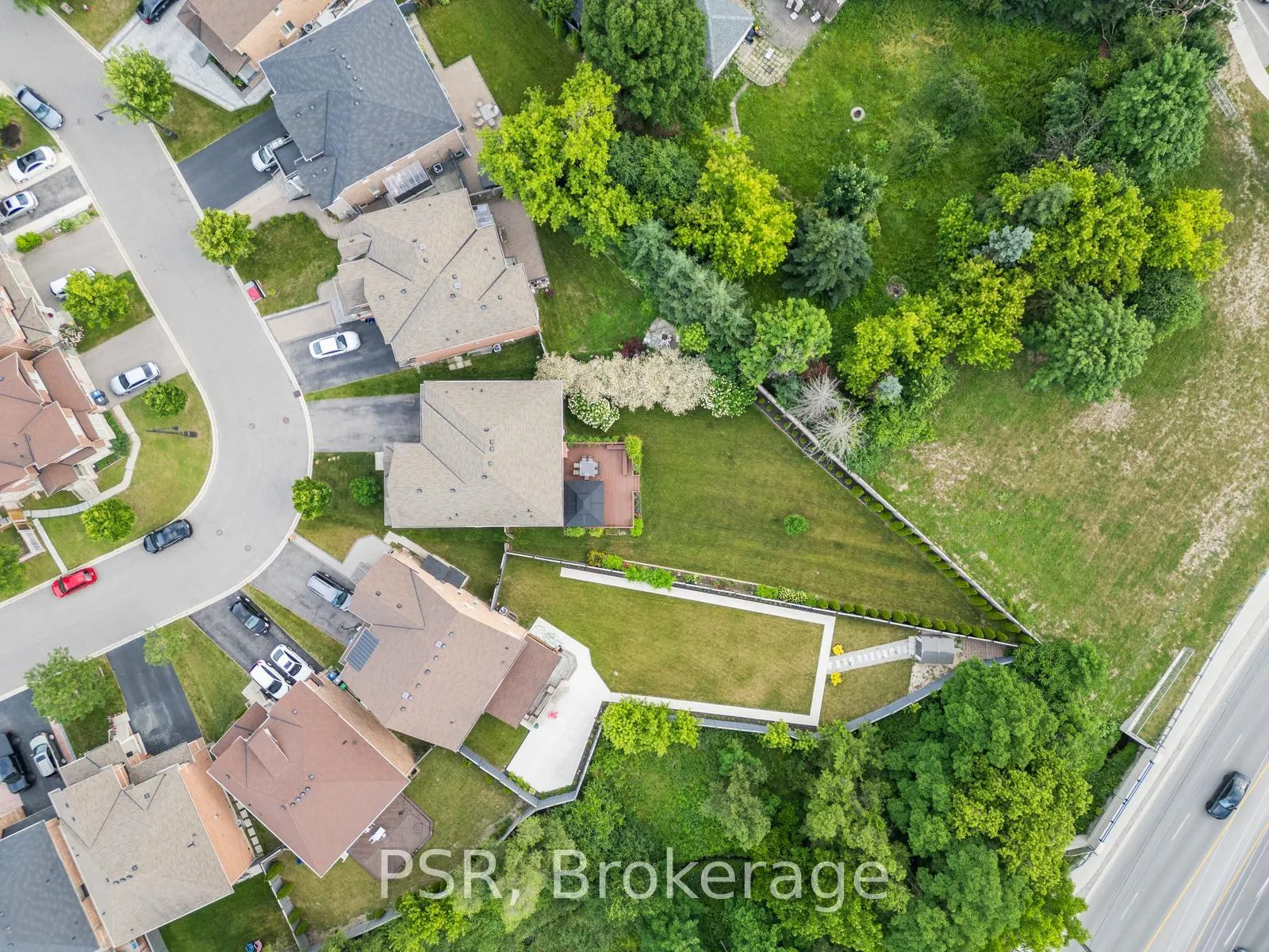 Photo 33 of 12 Danfield Court, Brampton, Credit Valley — HOMEH