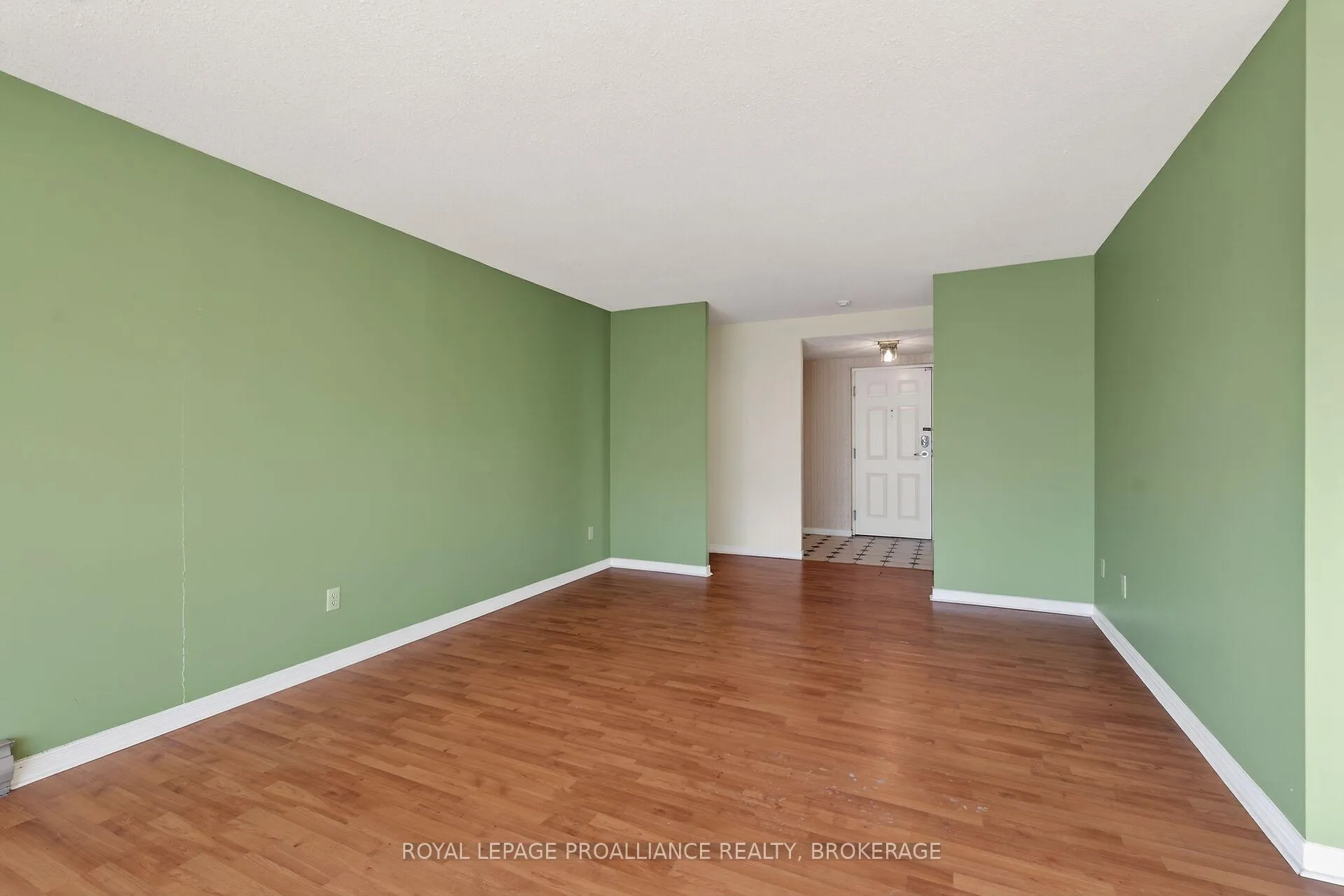 Photo 4 of Unit 306, 257 Bath Road, Kingston, West of Sir John A. Blvd — HOMEH