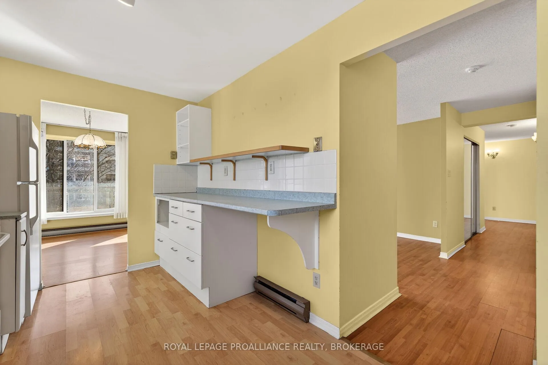 Photo 11 of Unit 306, 257 Bath Road, Kingston, West of Sir John A. Blvd — HOMEH