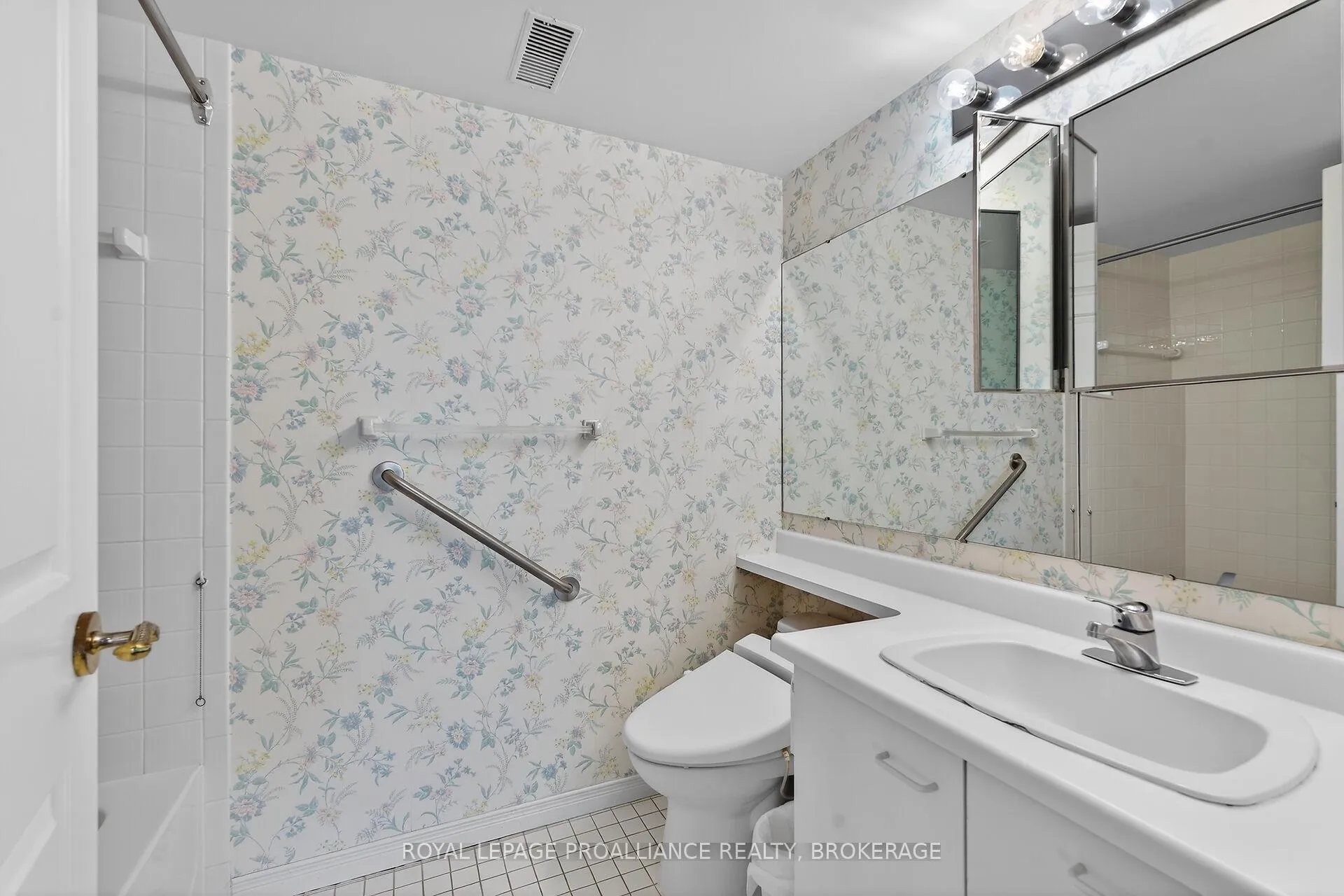 Photo 23 of Unit 306, 257 Bath Road, Kingston, West of Sir John A. Blvd — HOMEH