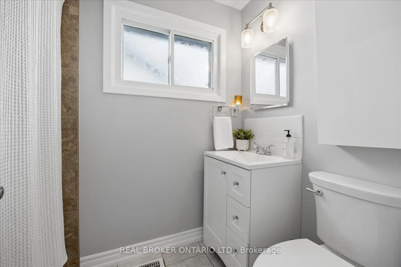 Photo 31 of 123 Vancouver Street, Oshawa, Vanier — HOMEH