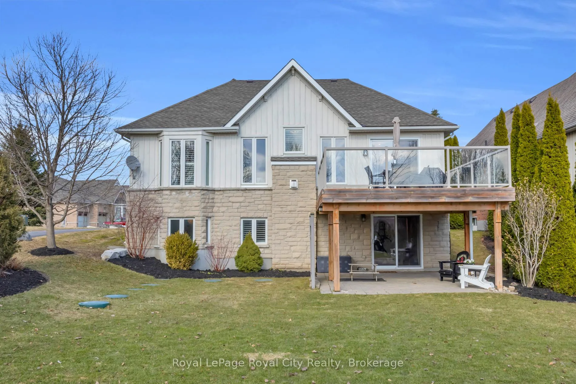 Photo 2 of 58 Aberfoyle Mill Crescent, Puslinch, Aberfoyle — HOMEH