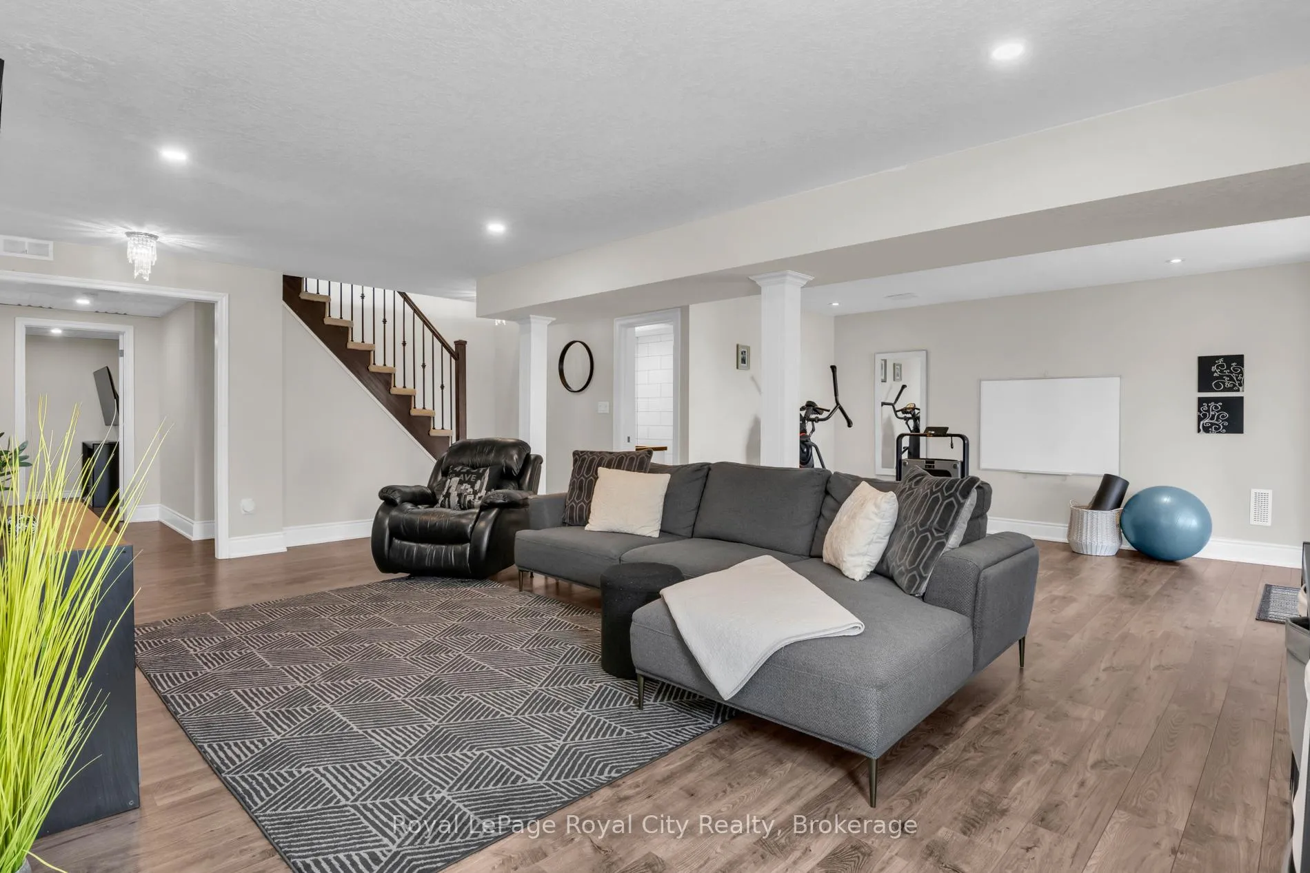 Photo 24 of 58 Aberfoyle Mill Crescent, Puslinch, Aberfoyle — HOMEH