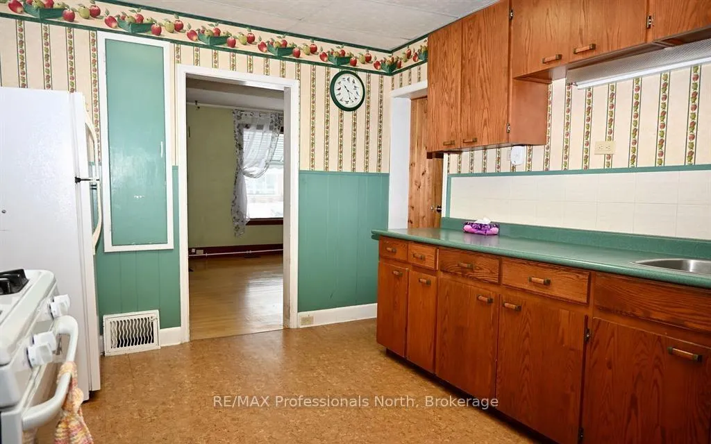 Photo 16 of 330 John Street S, Gravenhurst, Muskoka (S) — HOMEH