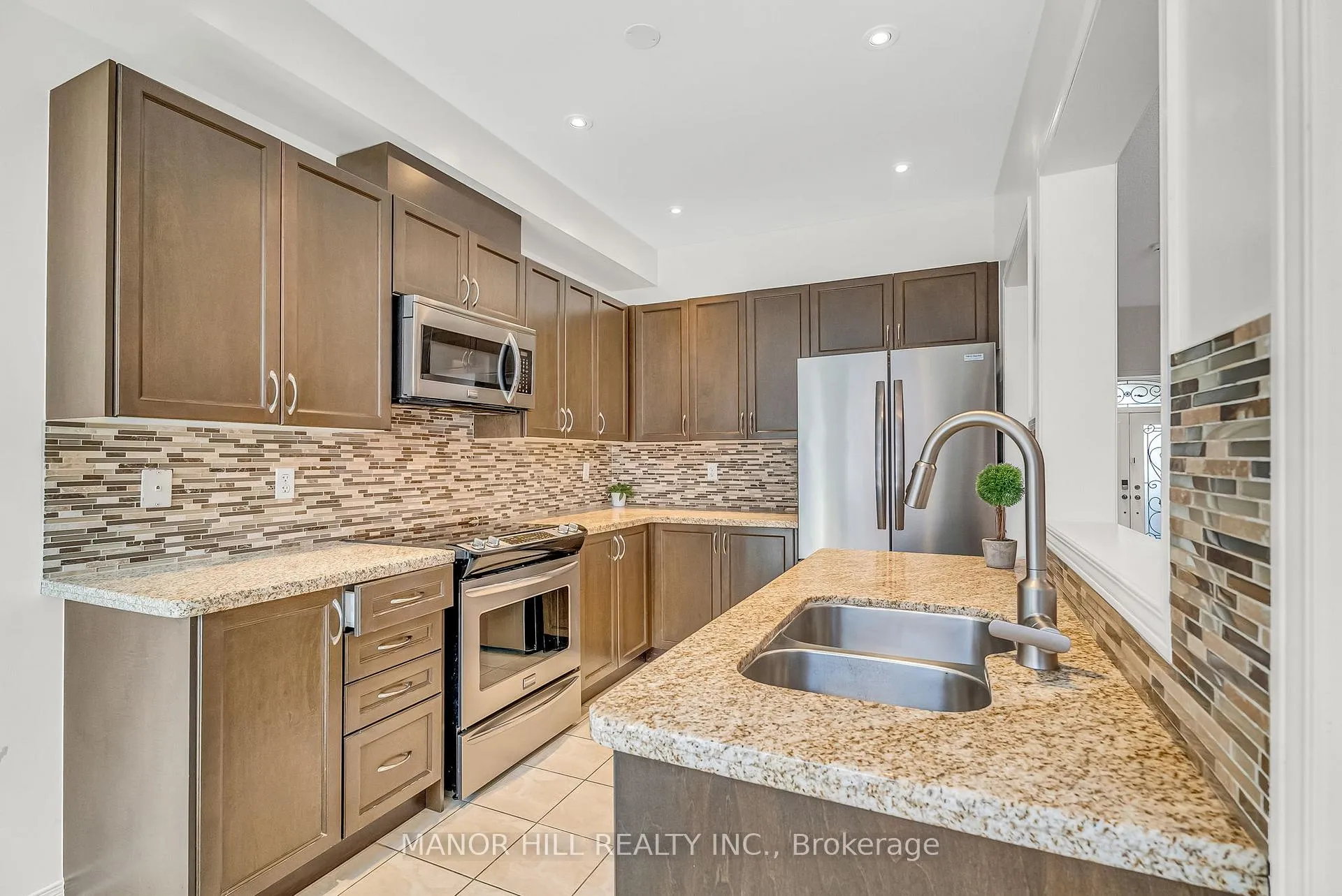 Photo 16 of 58 Big Hill Crescent, Vaughan, Patterson — HOMEH