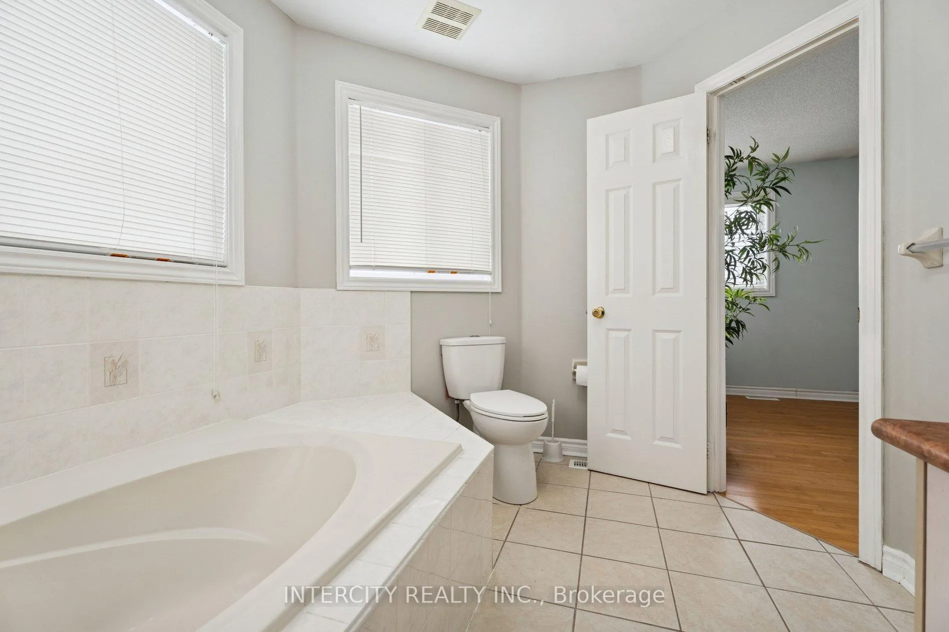 Photo 38 of 25 Meyer Avenue, Barrie, East Bayfield — HOMEH