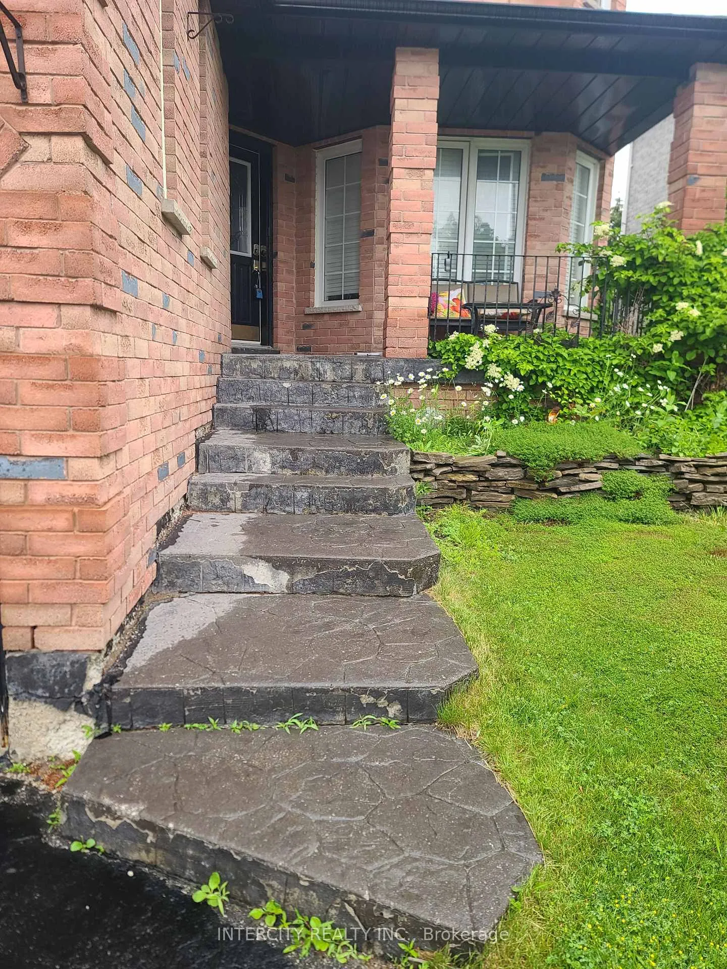 Photo 2 of 25 Meyer Avenue, Barrie, East Bayfield — HOMEH