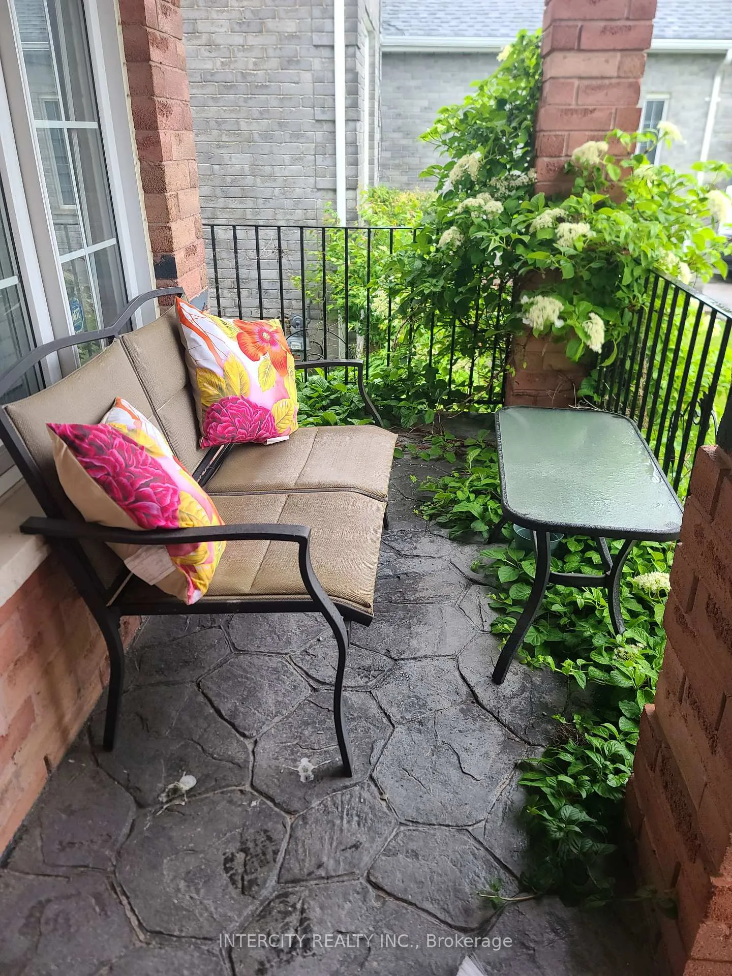 Photo 3 of 25 Meyer Avenue, Barrie, East Bayfield — HOMEH