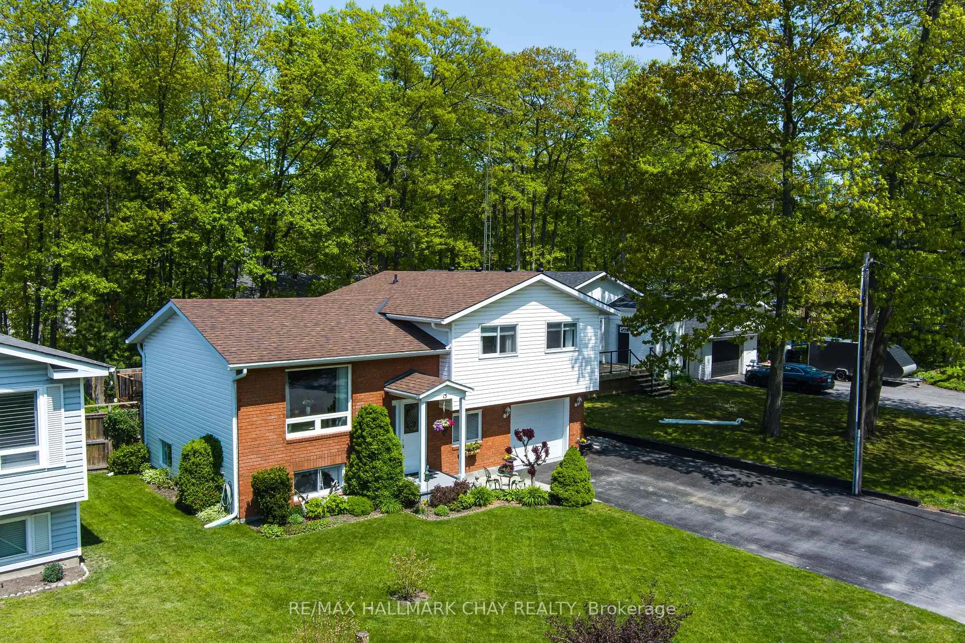 Photo 1 of 15 Oaktree Court, Wasaga Beach — HOMEH