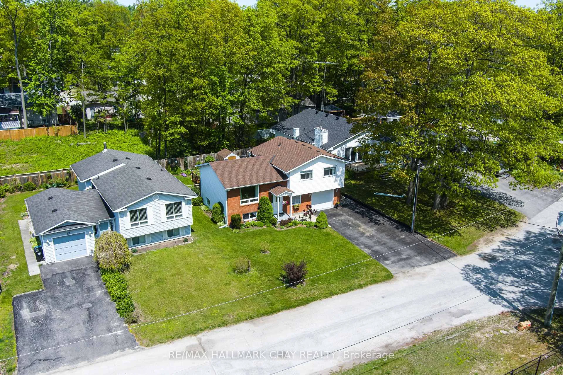 Photo 6 of 15 Oaktree Court, Wasaga Beach — HOMEH