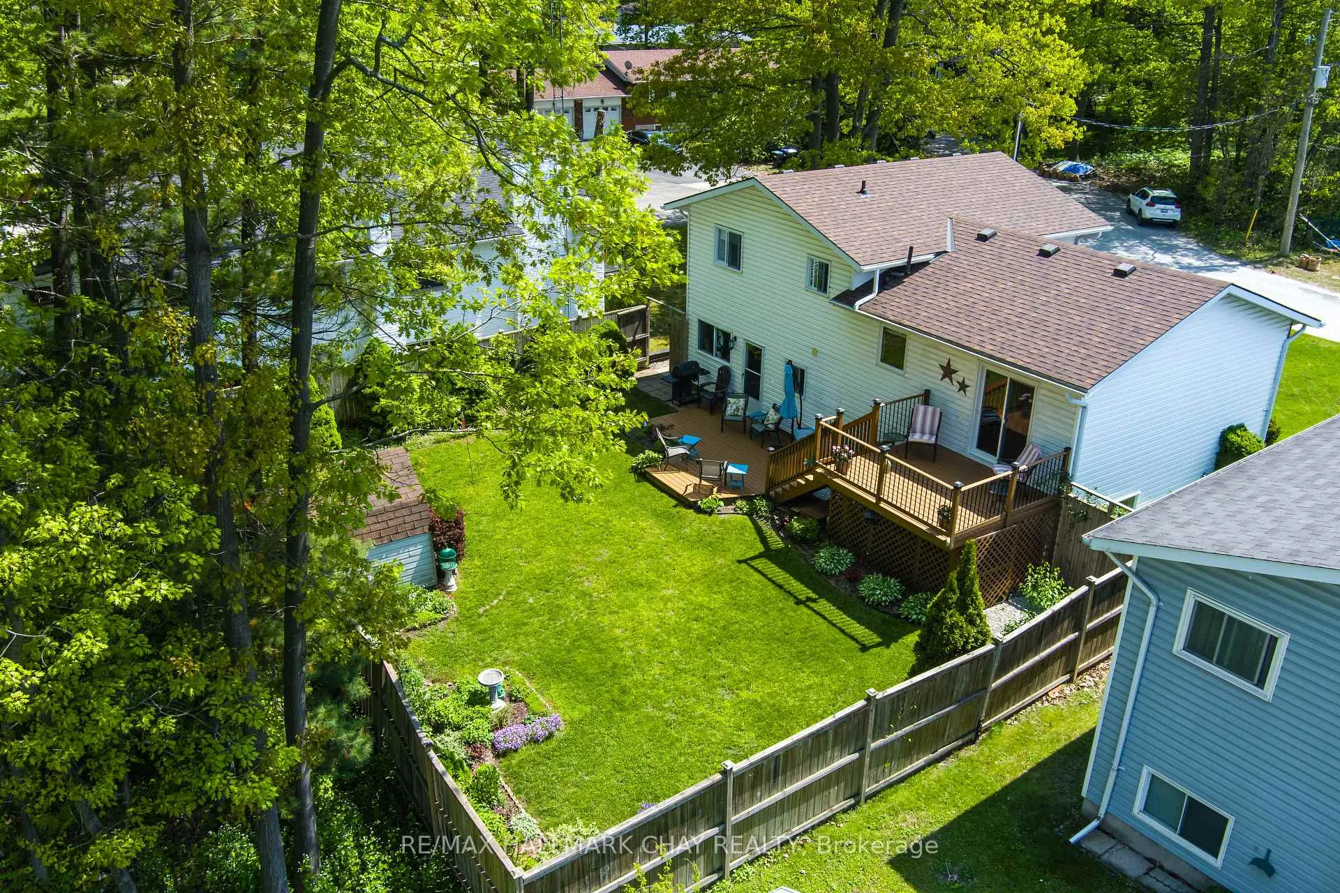 Photo 7 of 15 Oaktree Court, Wasaga Beach — HOMEH