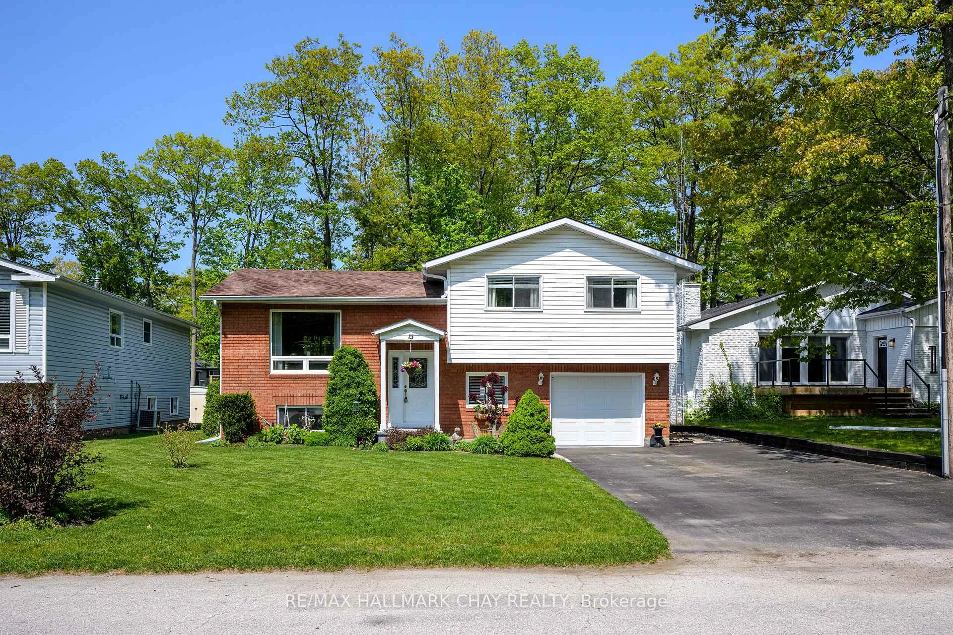 Photo 10 of 15 Oaktree Court, Wasaga Beach — HOMEH