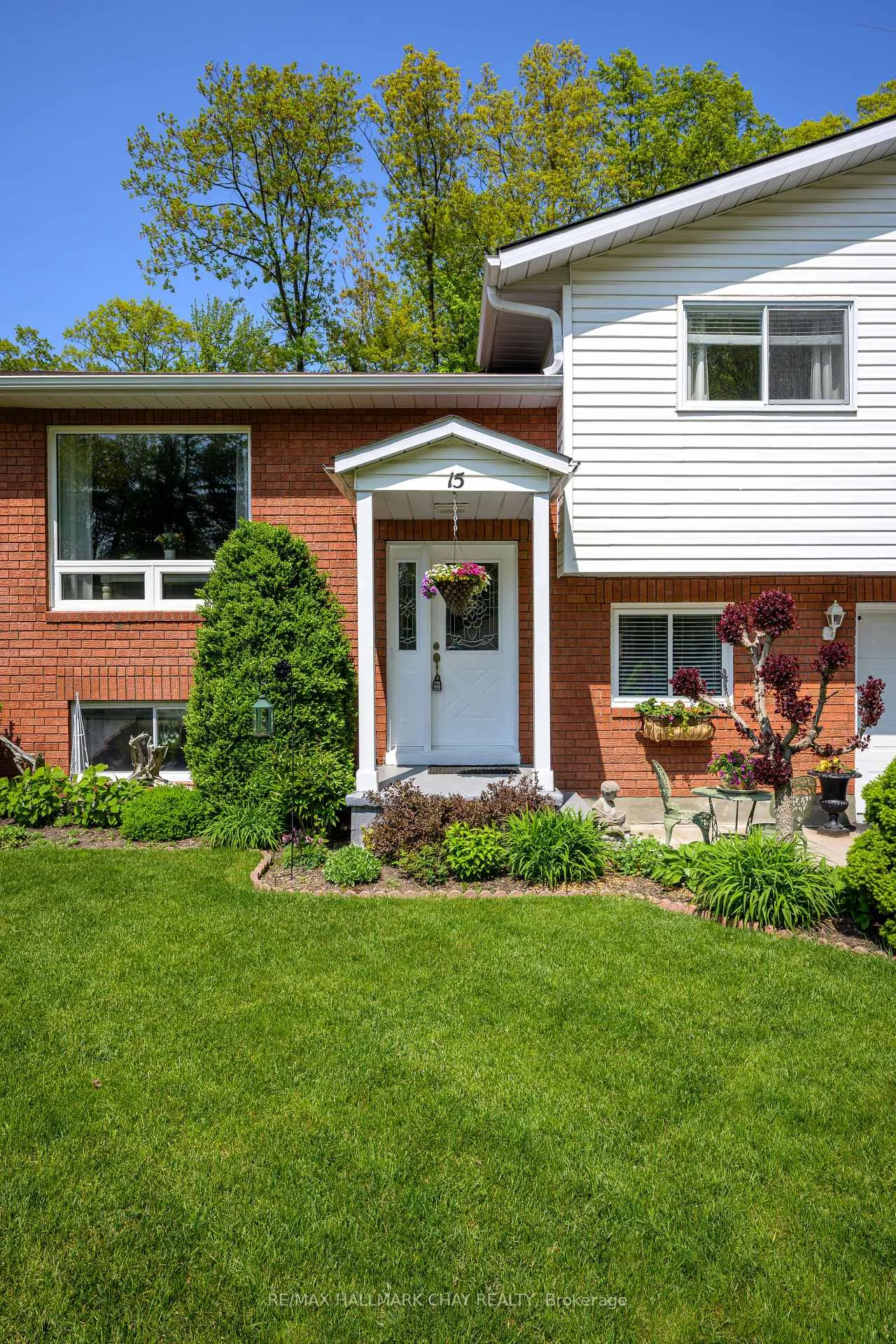 Photo 12 of 15 Oaktree Court, Wasaga Beach — HOMEH