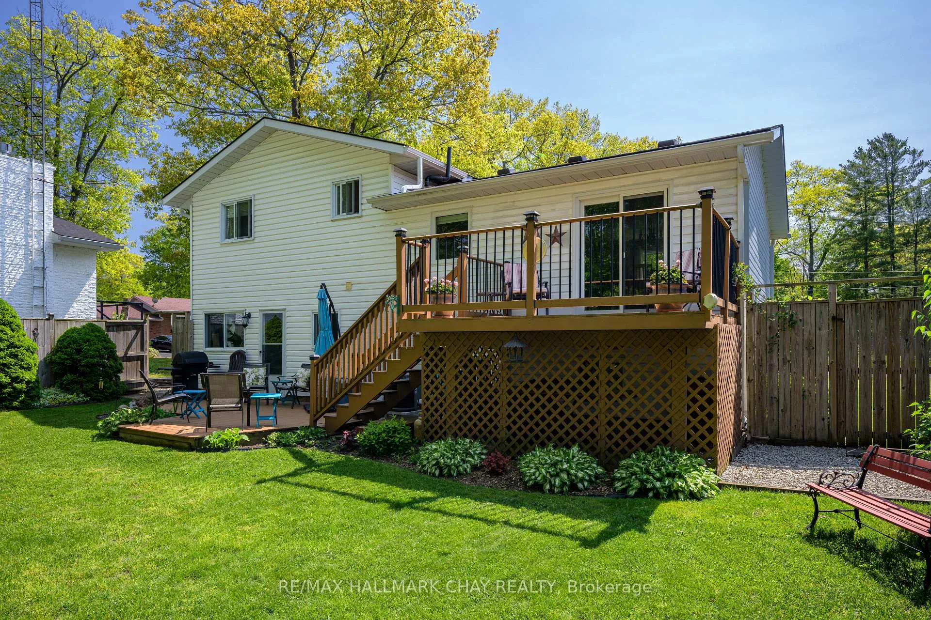 Photo 16 of 15 Oaktree Court, Wasaga Beach — HOMEH