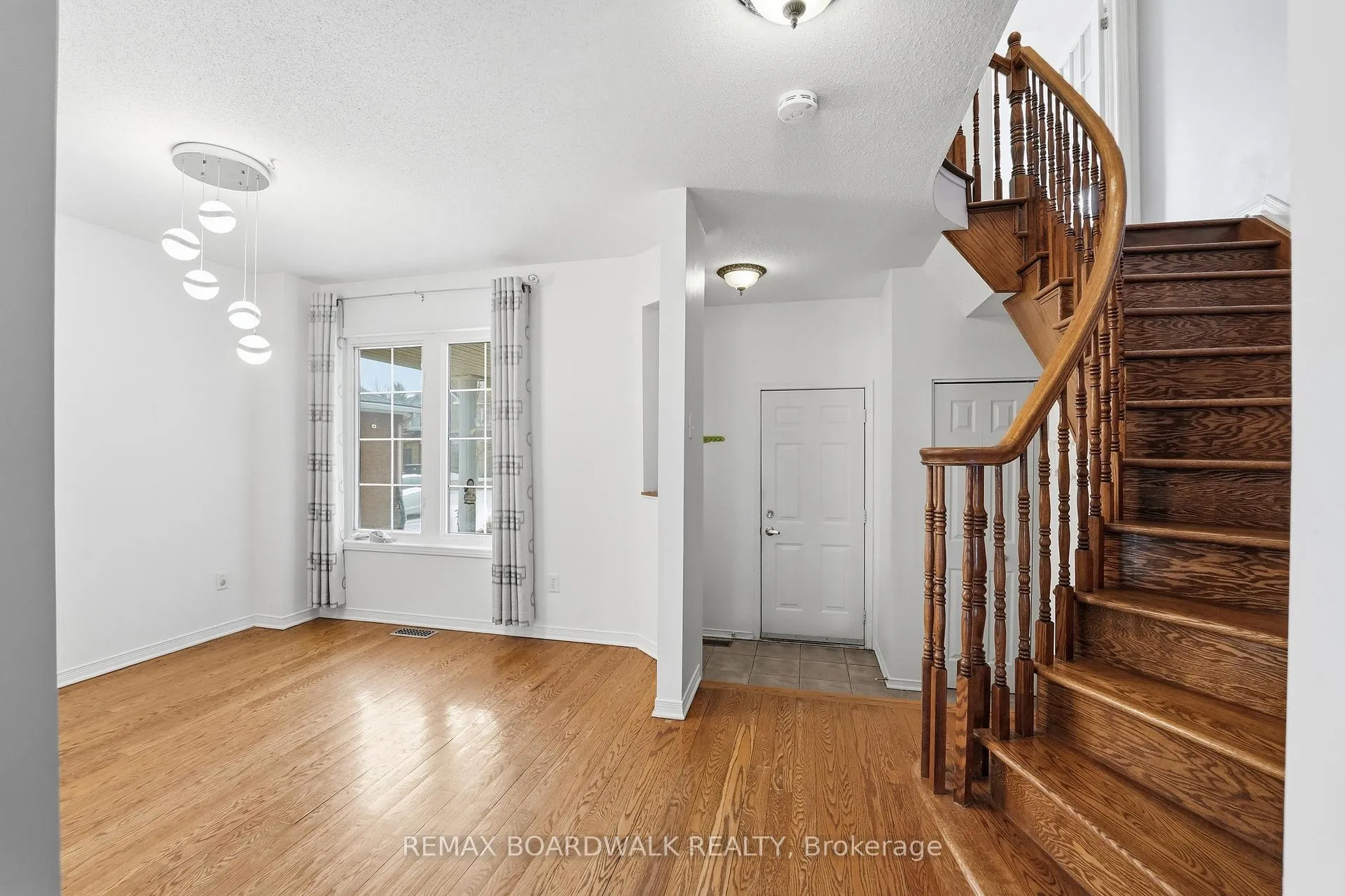 Photo 4 of 102 Deerfox Drive, Ottawa, Barrhaven - Longfields — HOMEH