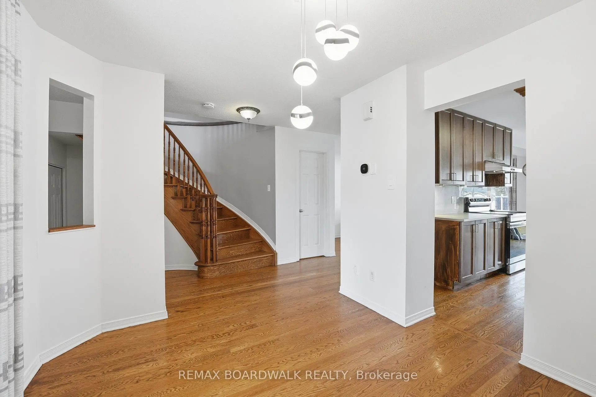 Photo 7 of 102 Deerfox Drive, Ottawa, Barrhaven - Longfields — HOMEH