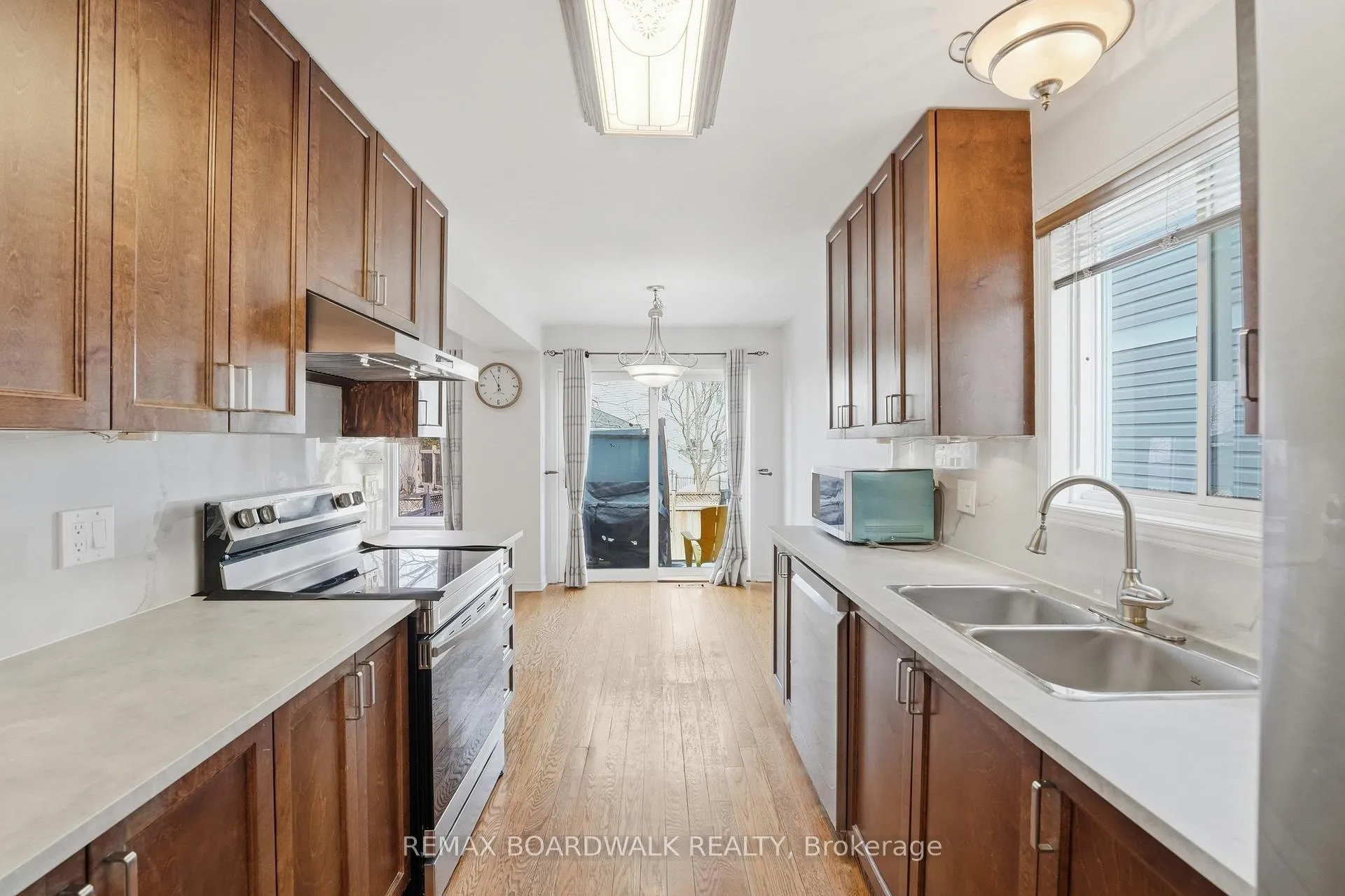 Photo 8 of 102 Deerfox Drive, Ottawa, Barrhaven - Longfields — HOMEH