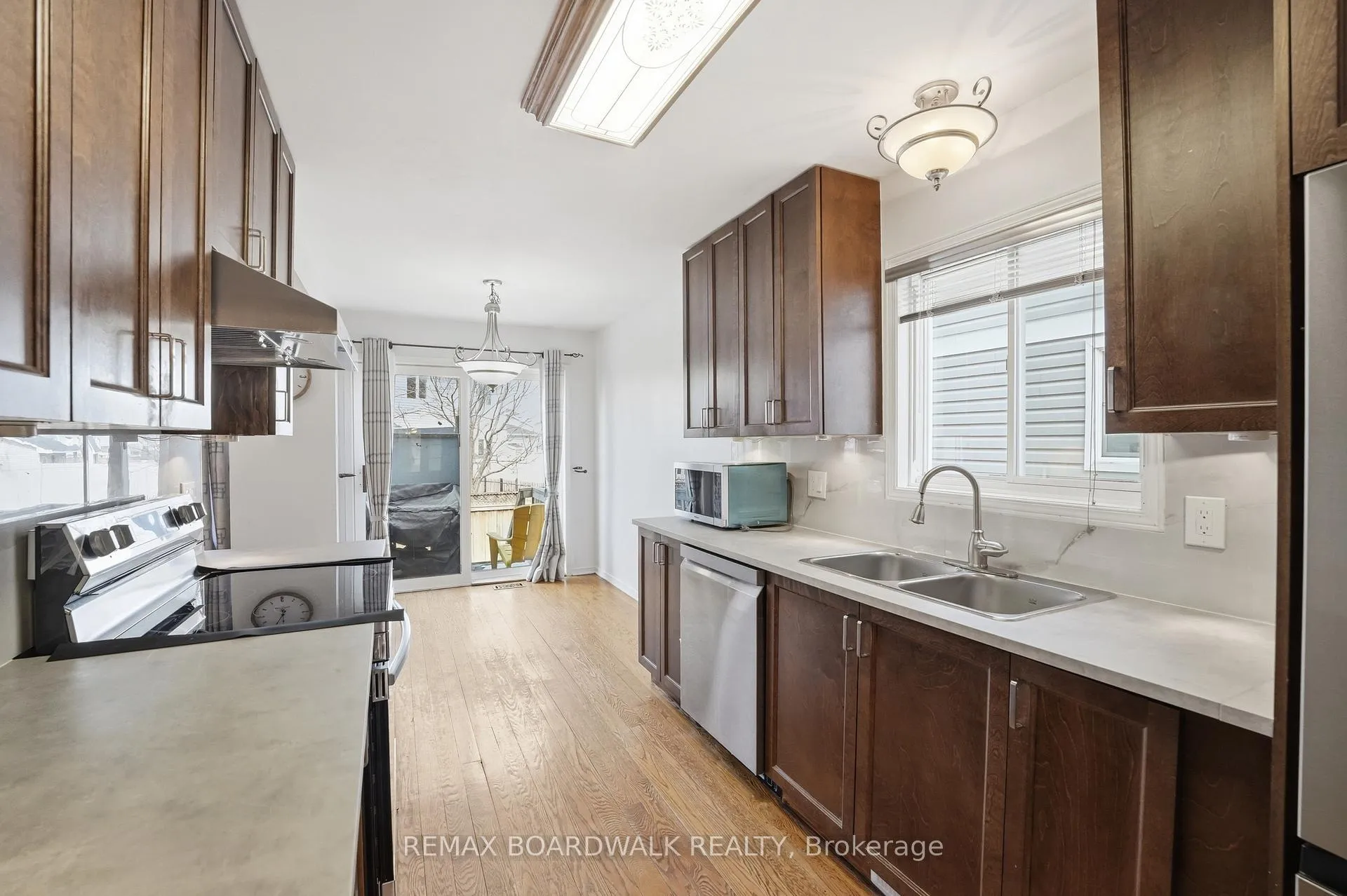 Photo 10 of 102 Deerfox Drive, Ottawa, Barrhaven - Longfields — HOMEH