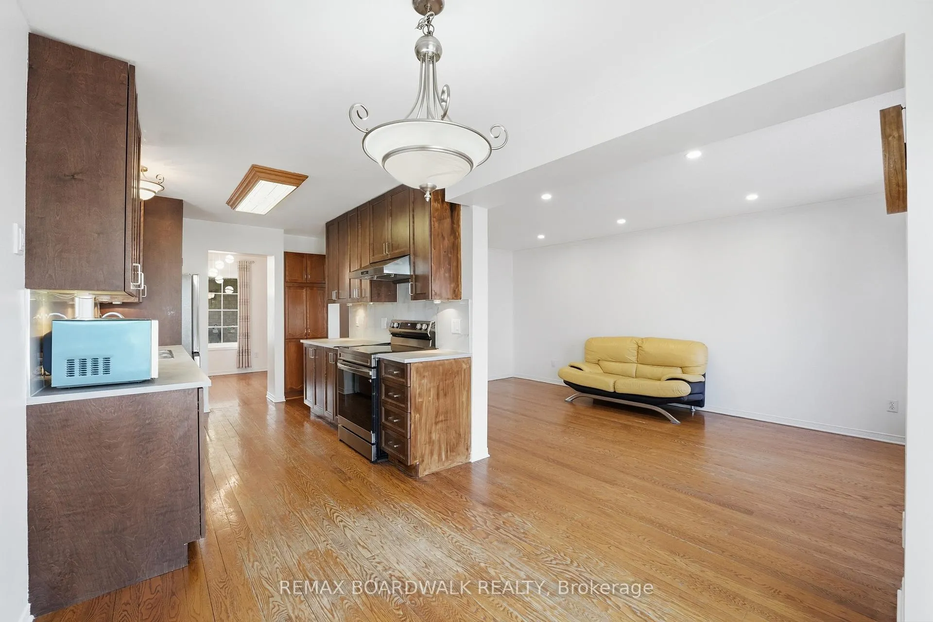 Photo 12 of 102 Deerfox Drive, Ottawa, Barrhaven - Longfields — HOMEH