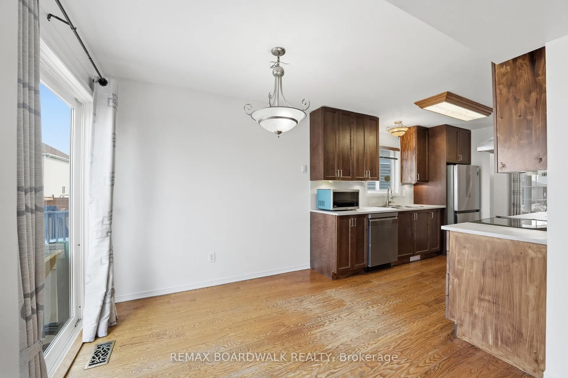 Photo 13 of 102 Deerfox Drive, Ottawa, Barrhaven - Longfields — HOMEH
