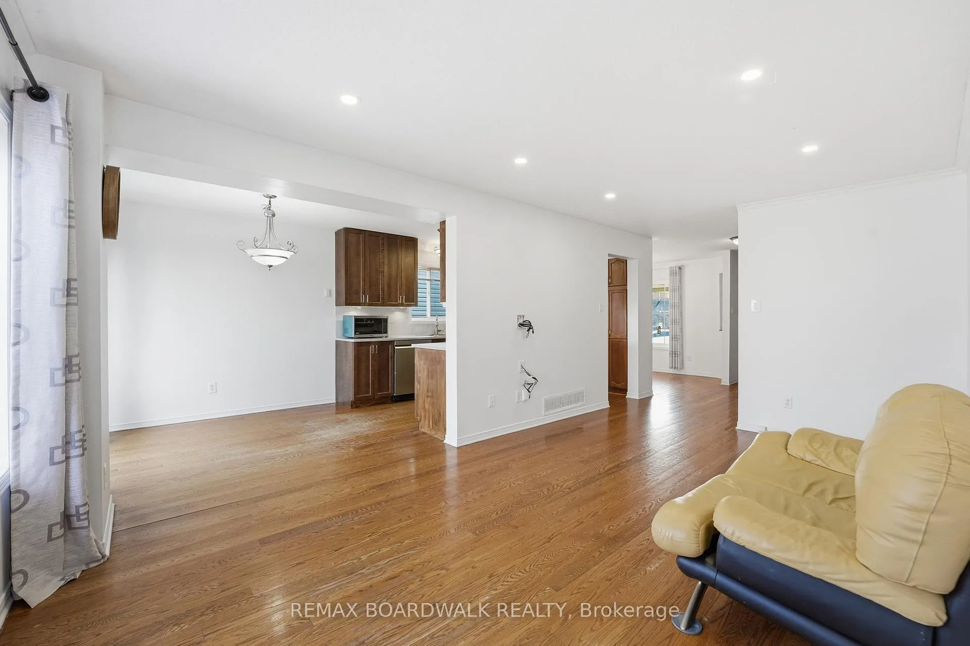 Photo 14 of 102 Deerfox Drive, Ottawa, Barrhaven - Longfields — HOMEH