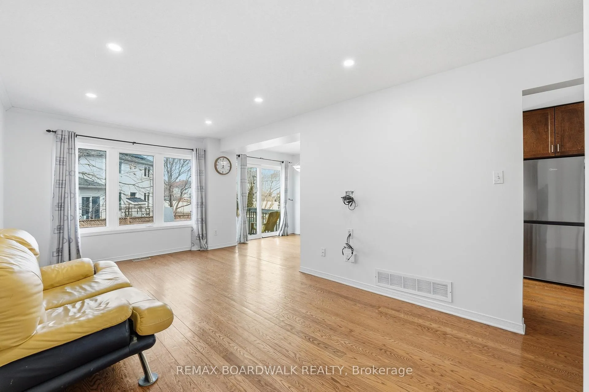 Photo 16 of 102 Deerfox Drive, Ottawa, Barrhaven - Longfields — HOMEH