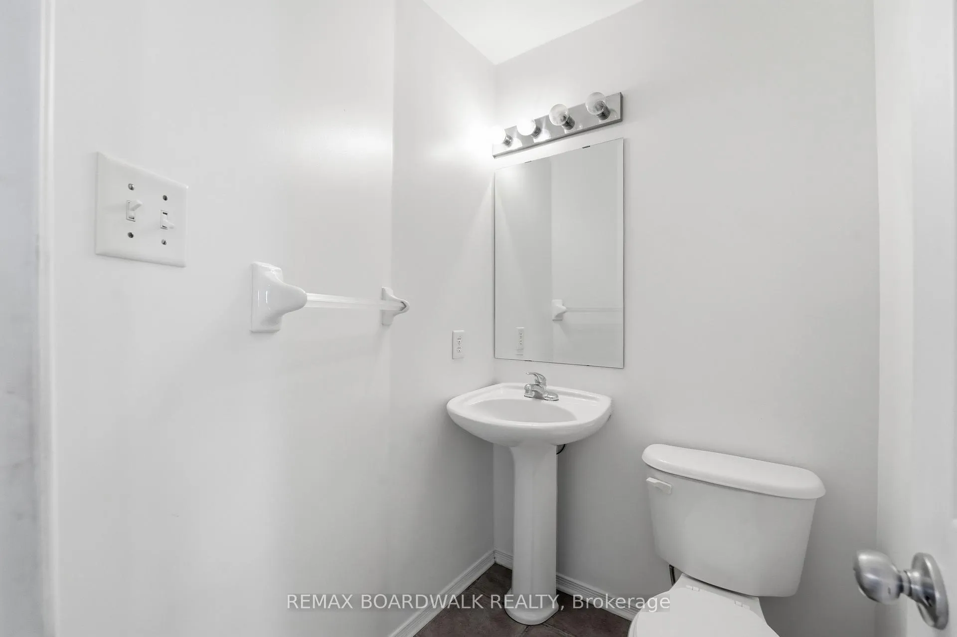 Photo 17 of 102 Deerfox Drive, Ottawa, Barrhaven - Longfields — HOMEH