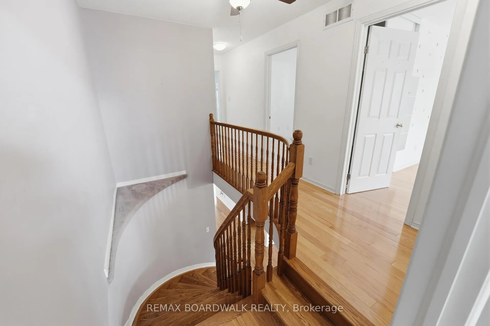 Photo 18 of 102 Deerfox Drive, Ottawa, Barrhaven - Longfields — HOMEH