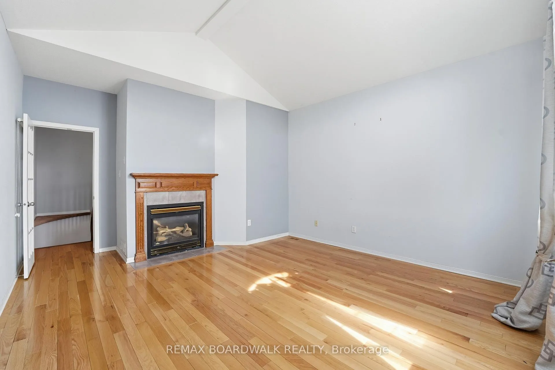 Photo 20 of 102 Deerfox Drive, Ottawa, Barrhaven - Longfields — HOMEH