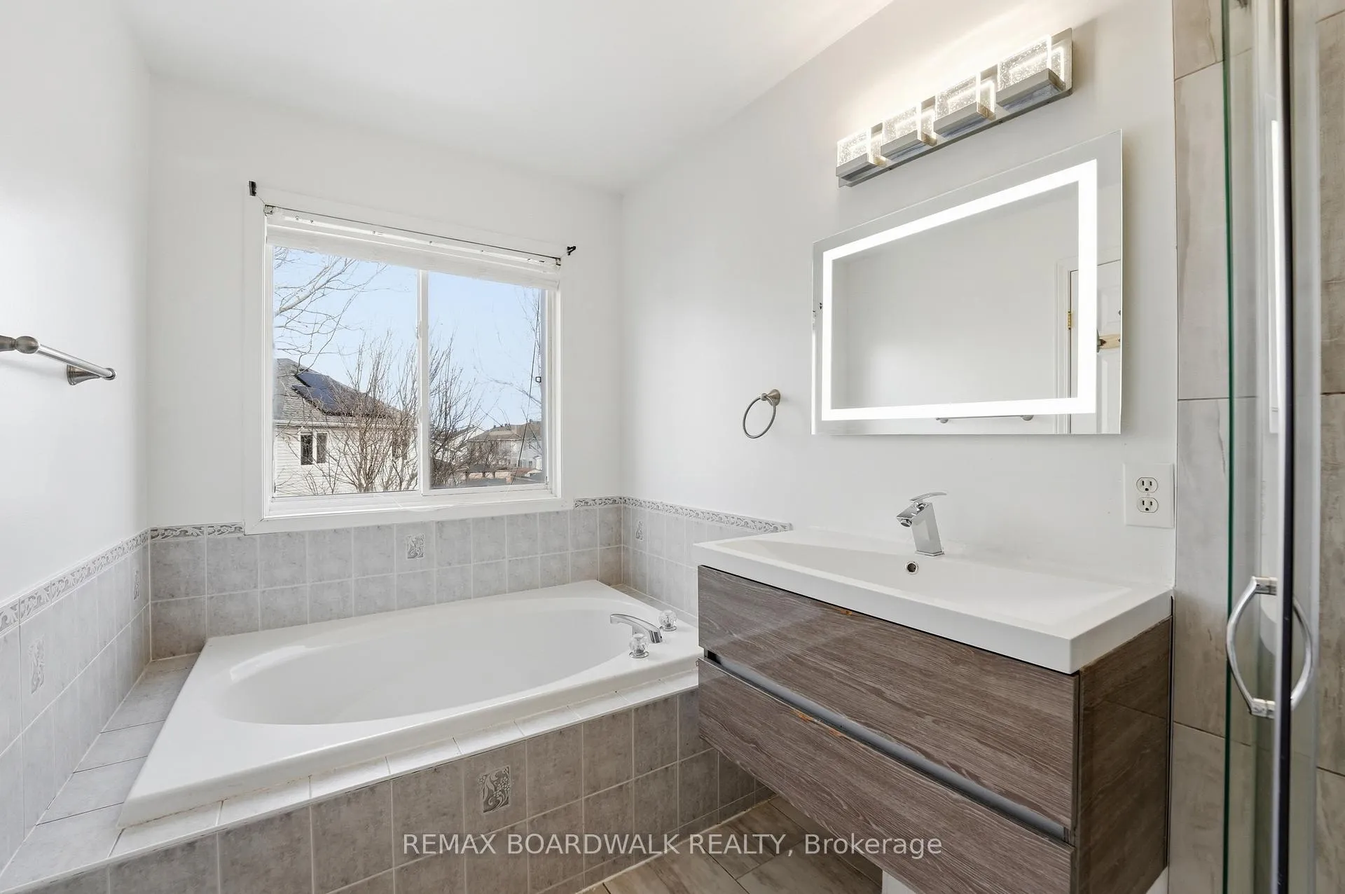 Photo 28 of 102 Deerfox Drive, Ottawa, Barrhaven - Longfields — HOMEH