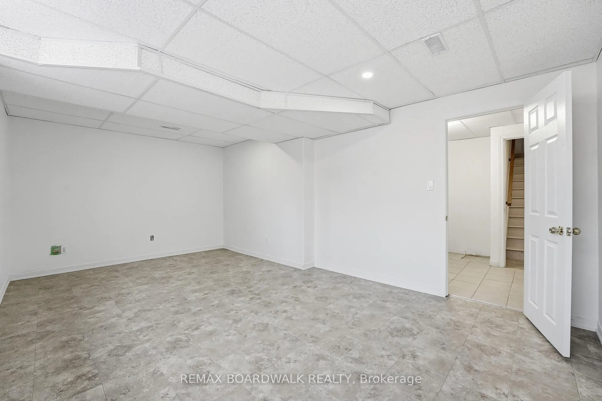 Photo 33 of 102 Deerfox Drive, Ottawa, Barrhaven - Longfields — HOMEH