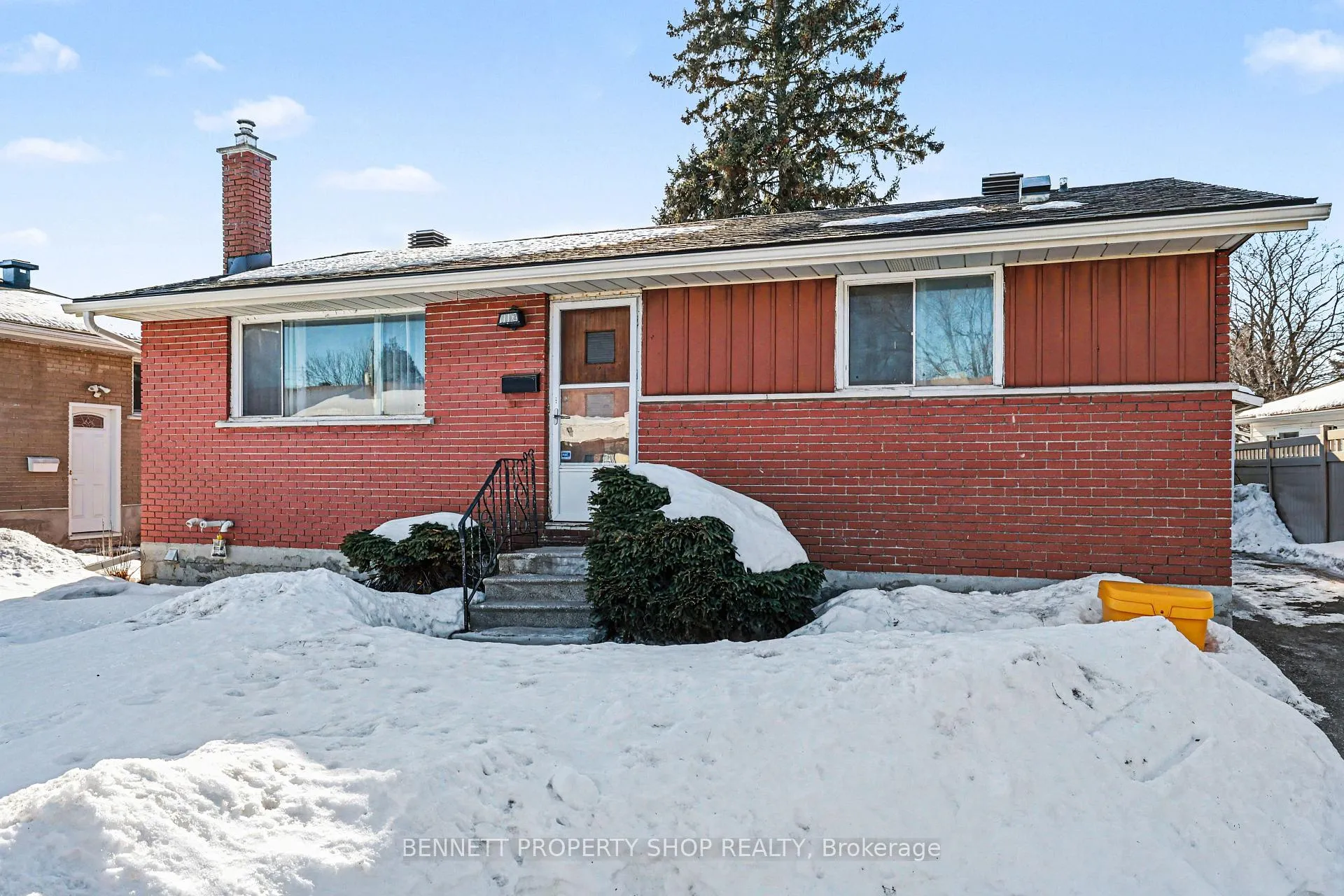 Photo 2 of 1112 Cobden Road, Ottawa, Parkway Park — HOMEH