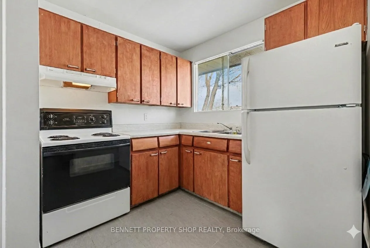 Photo 4 of 1112 Cobden Road, Ottawa, Parkway Park — HOMEH