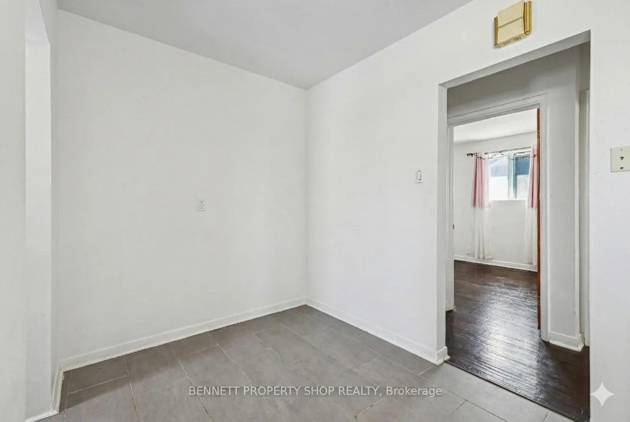 Photo 5 of 1112 Cobden Road, Ottawa, Parkway Park — HOMEH