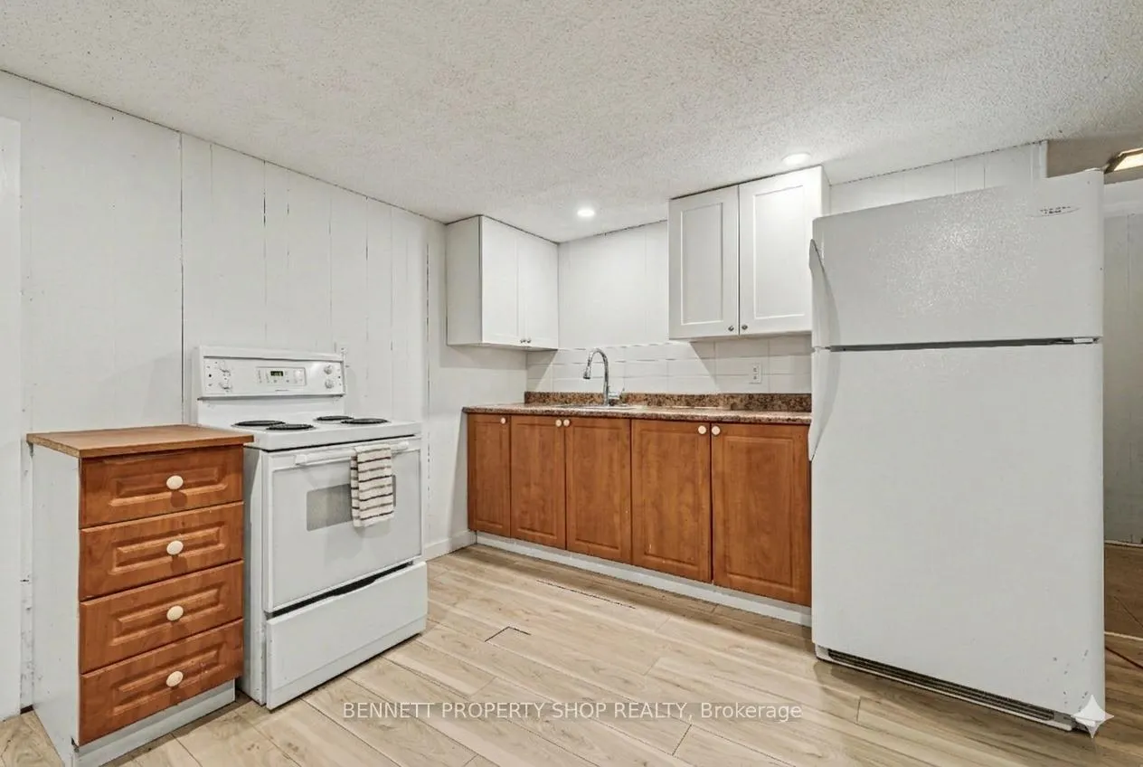 Photo 10 of 1112 Cobden Road, Ottawa, Parkway Park — HOMEH