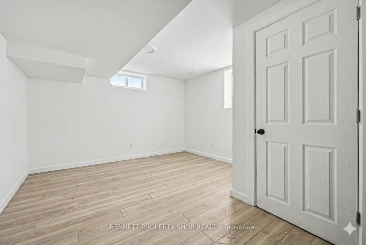 Photo 11 of 1112 Cobden Road, Ottawa, Parkway Park — HOMEH