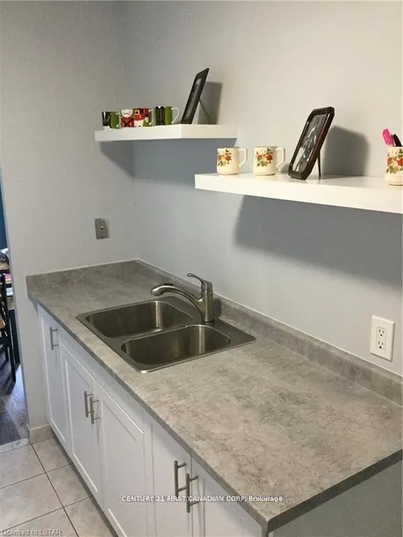 Photo 2 of Unit 202, 1103 jalna Boulevard, London, South X — HOMEH