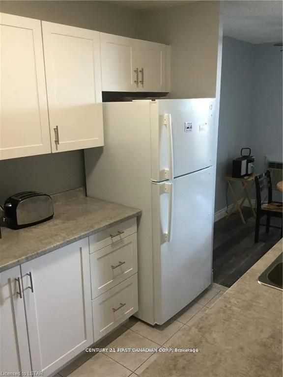 Photo 4 of Unit 202, 1103 jalna Boulevard, London, South X — HOMEH