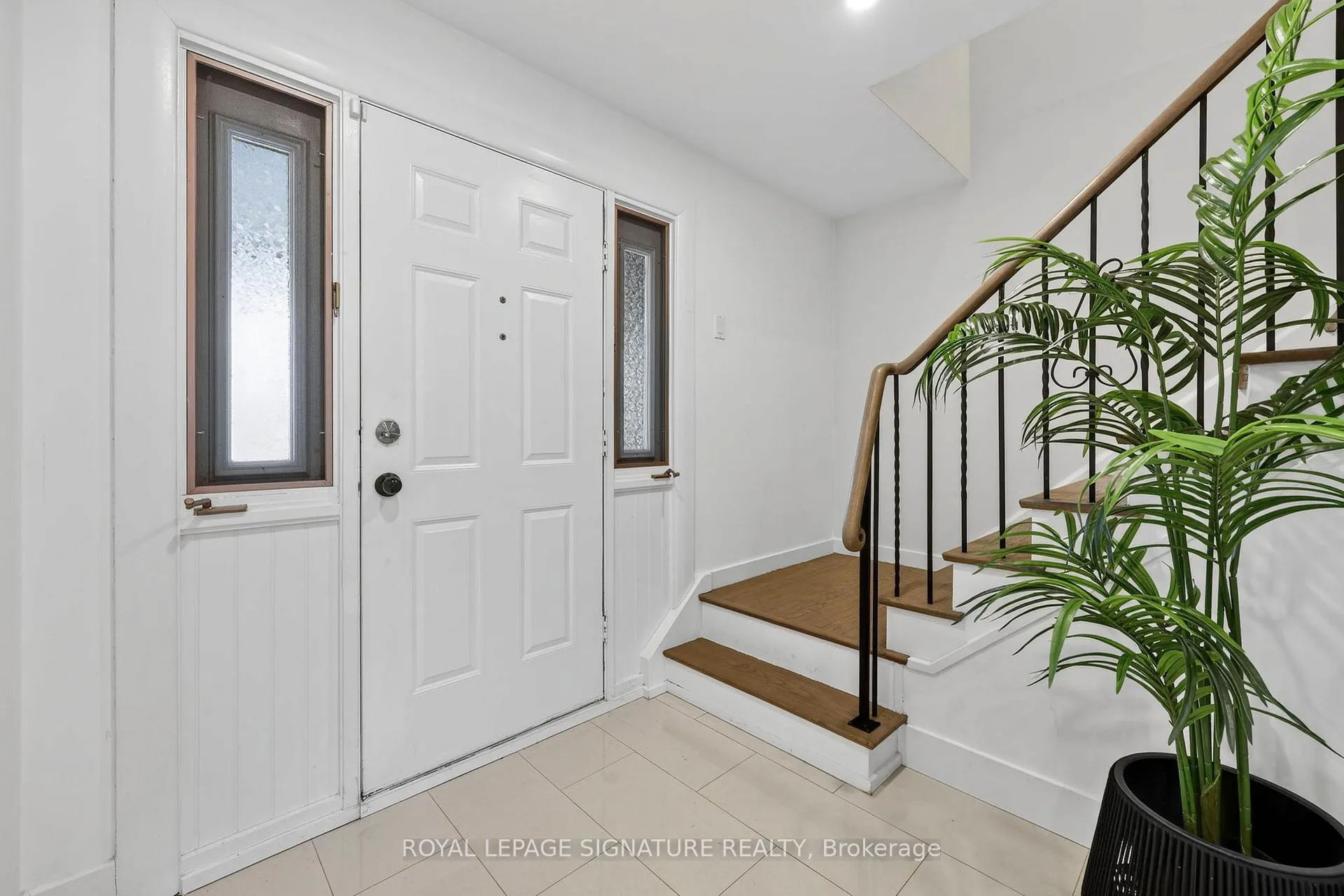 Photo 4 of 41 Wild Cherry Lane, Markham, Royal Orchard — HOMEH