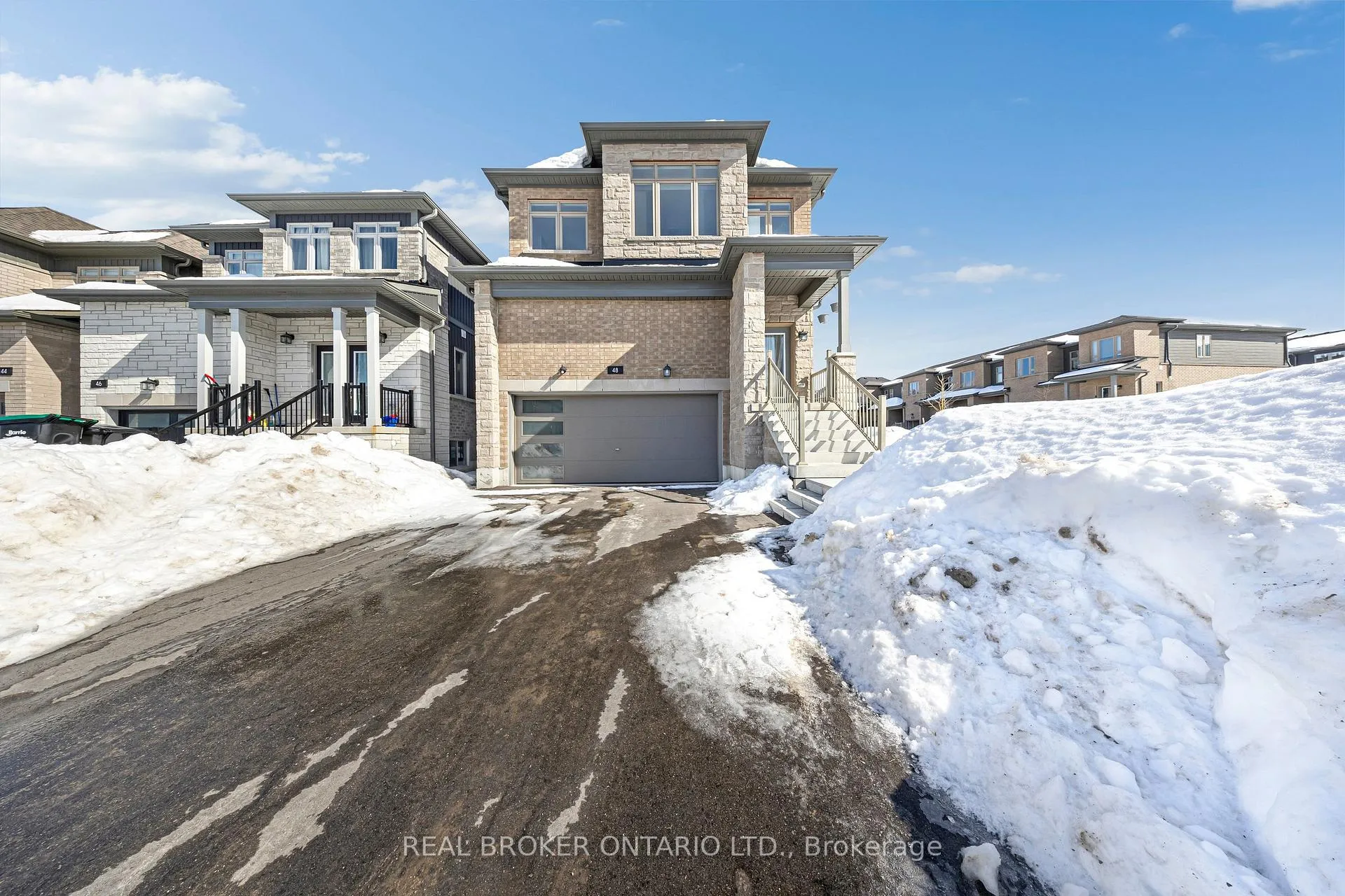 Photo 2 of 48 Barnyard Trail, Barrie, Rural Barrie Southeast — HOMEH