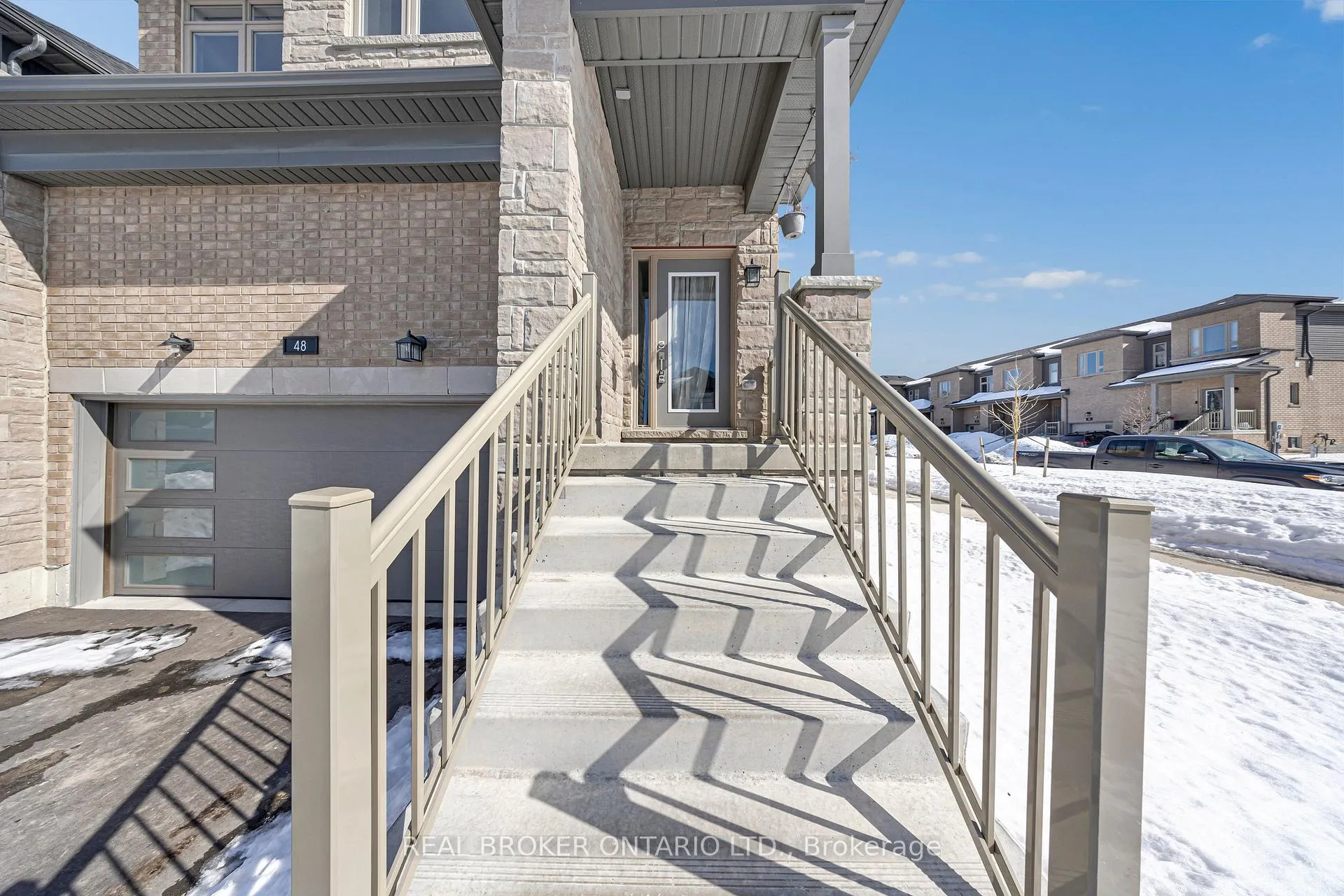 Photo 3 of 48 Barnyard Trail, Barrie, Rural Barrie Southeast — HOMEH