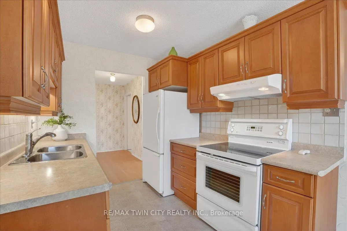Photo 18 of Unit 706, 19 Woodlawn Road E, Guelph, Riverside Park — HOMEH