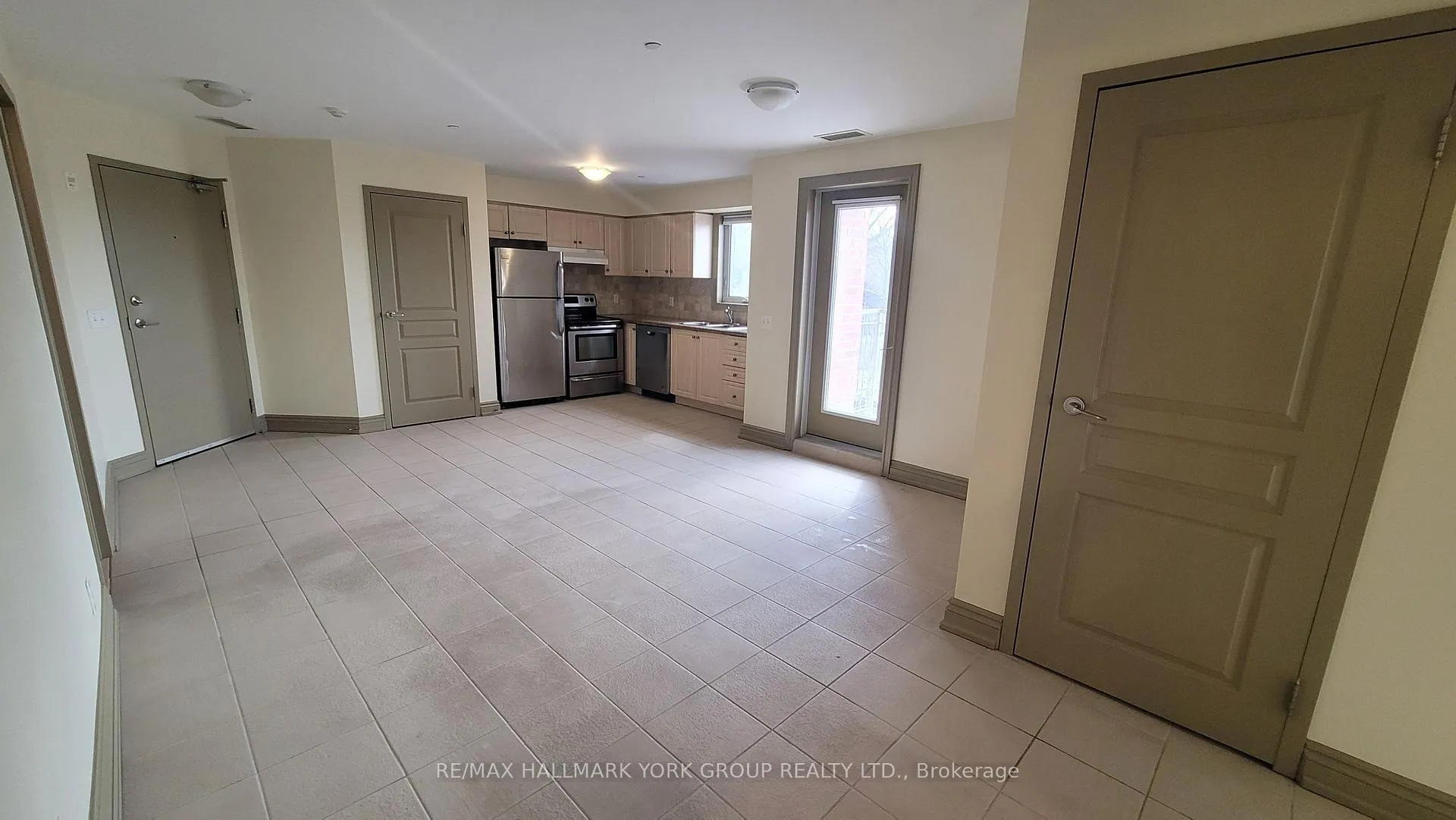 Photo 3 of Unit 301, 15565 Yonge Street, Aurora, Aurora Village — HOMEH