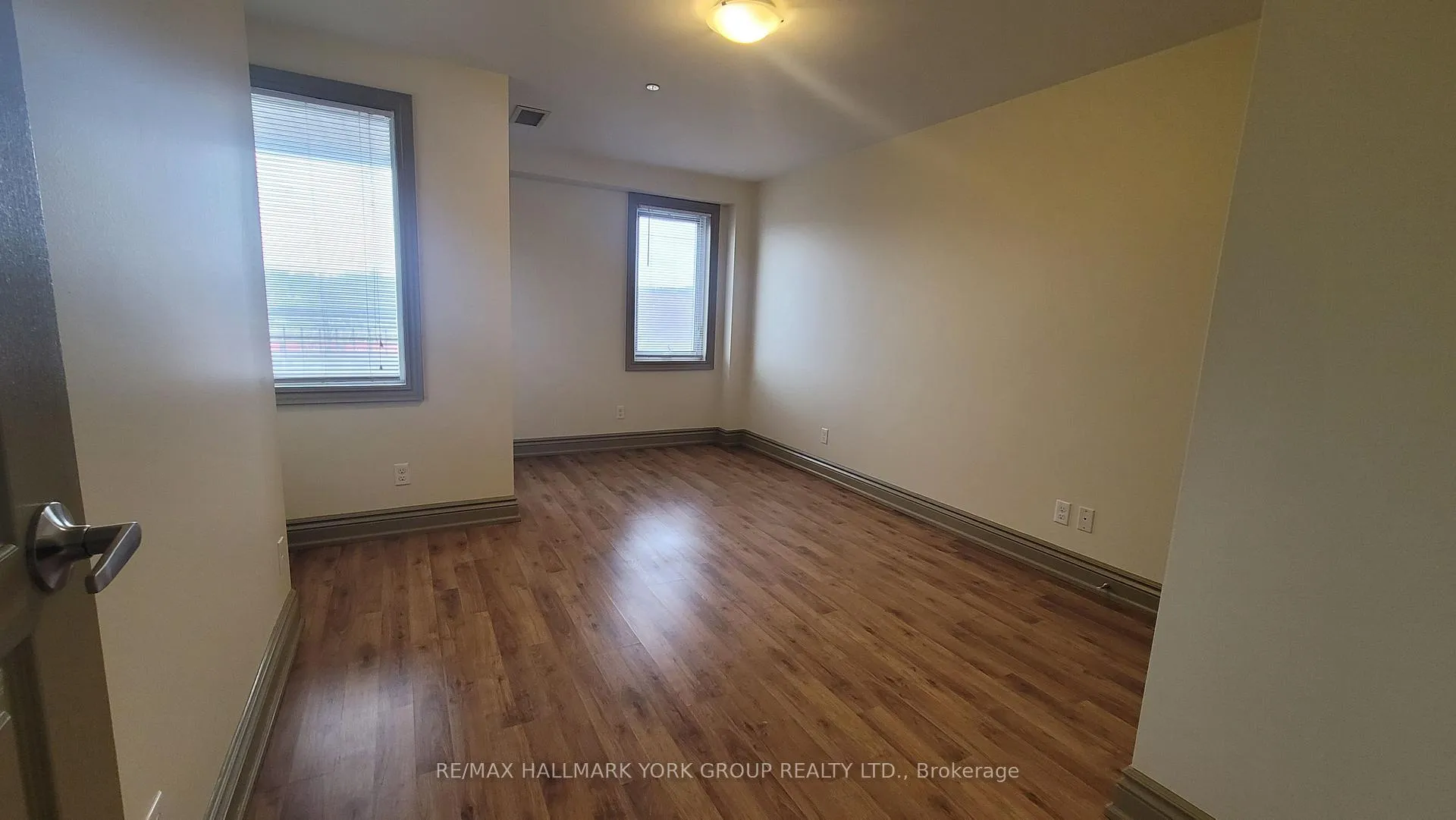 Photo 8 of Unit 301, 15565 Yonge Street, Aurora, Aurora Village — HOMEH