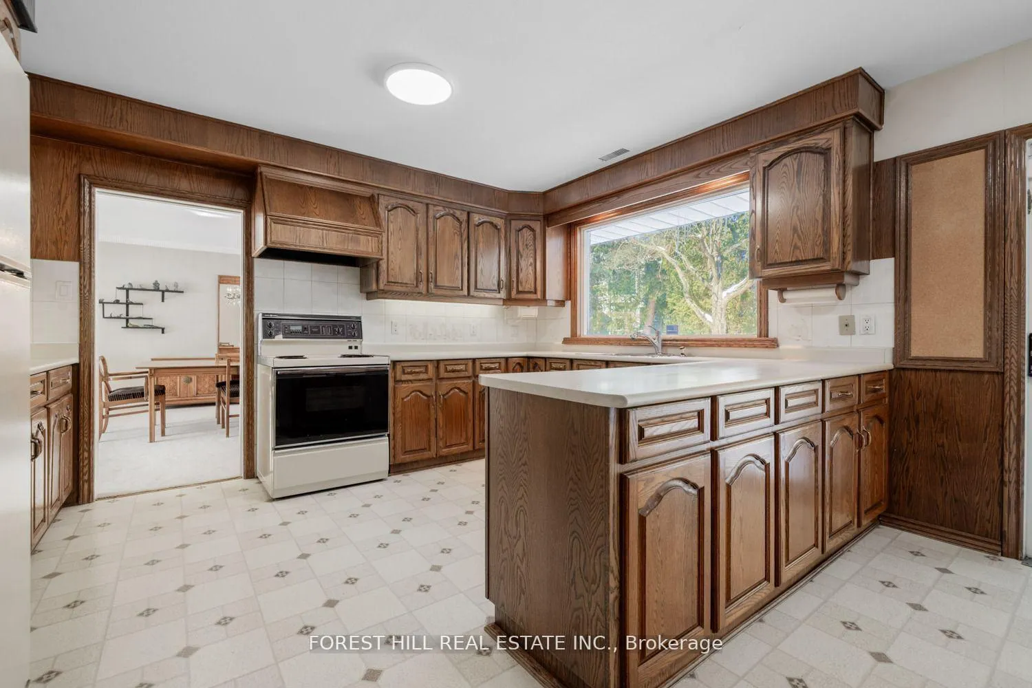 Photo 9 of 5 Bachelor Place, North York, St. Andrew-Windfields — HOMEH