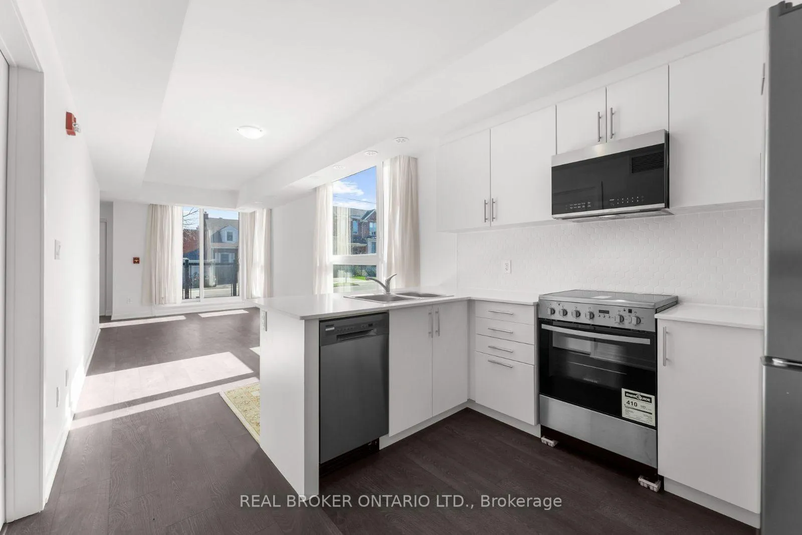 Photo 1 of Unit 5, 16 Marquette Avenue, Toronto, Englemount-Lawrence — HOMEH